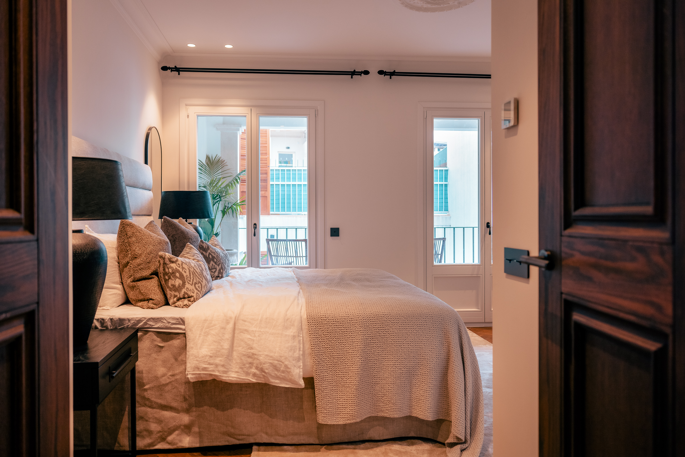 Elegant 3-Bedroom Apartment in Palma with Terrace and Balcony — 4