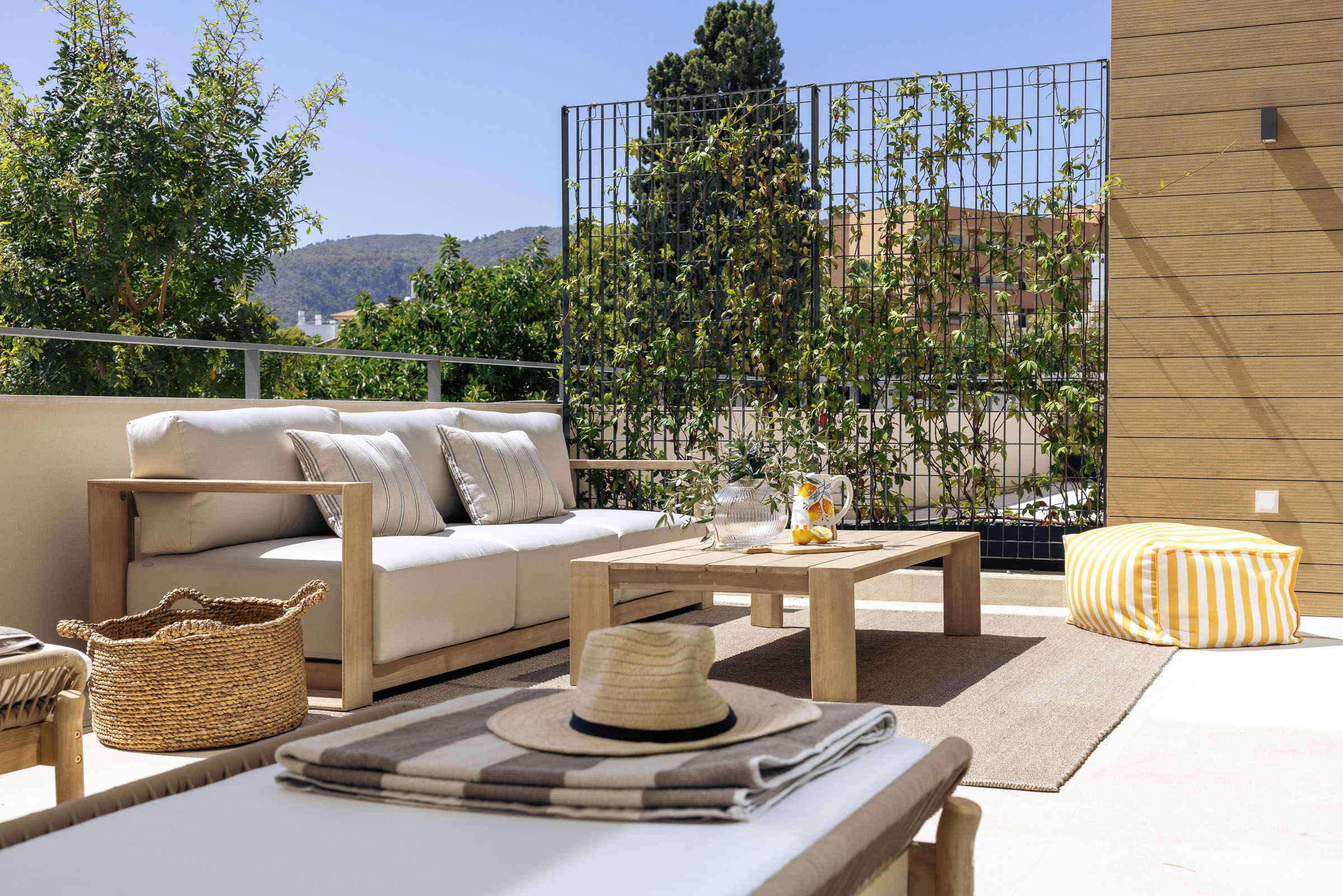 Exceptional 3-Bedroom Garden Apartment in Cala Major — 2