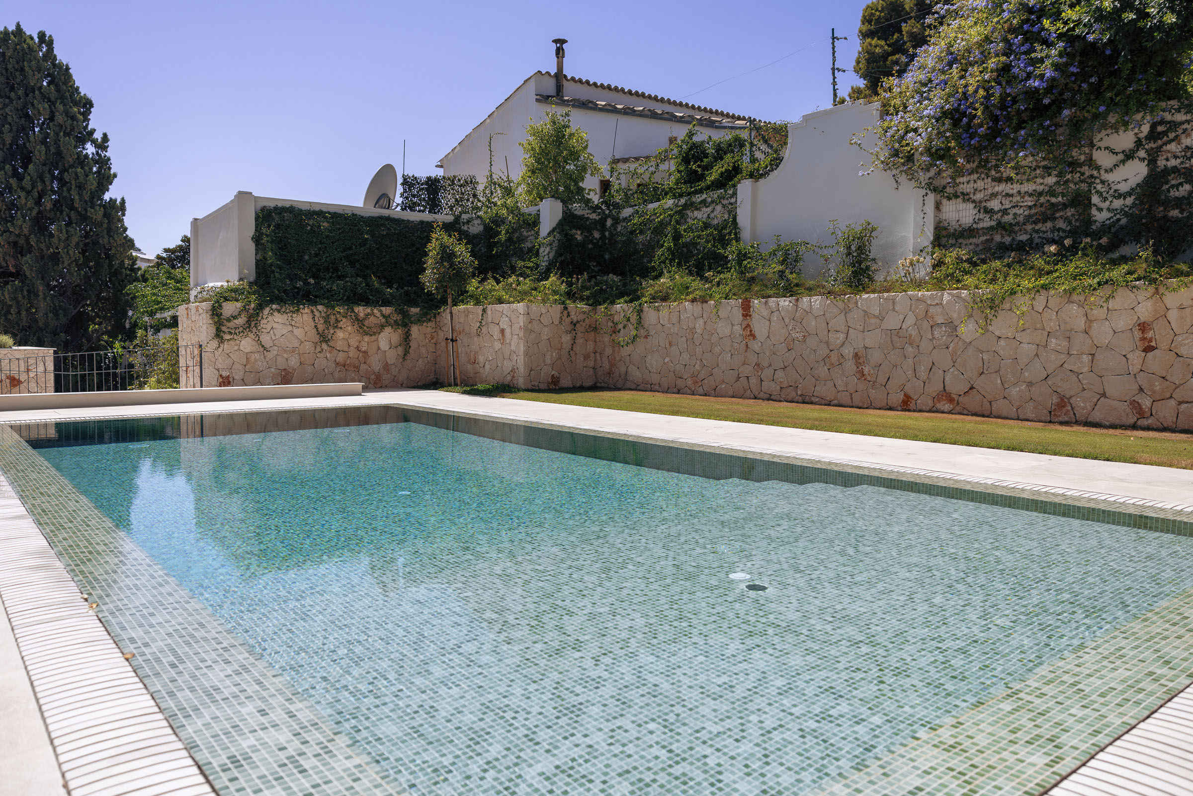 Exceptional 3-Bedroom Garden Apartment in Cala Major — image 20