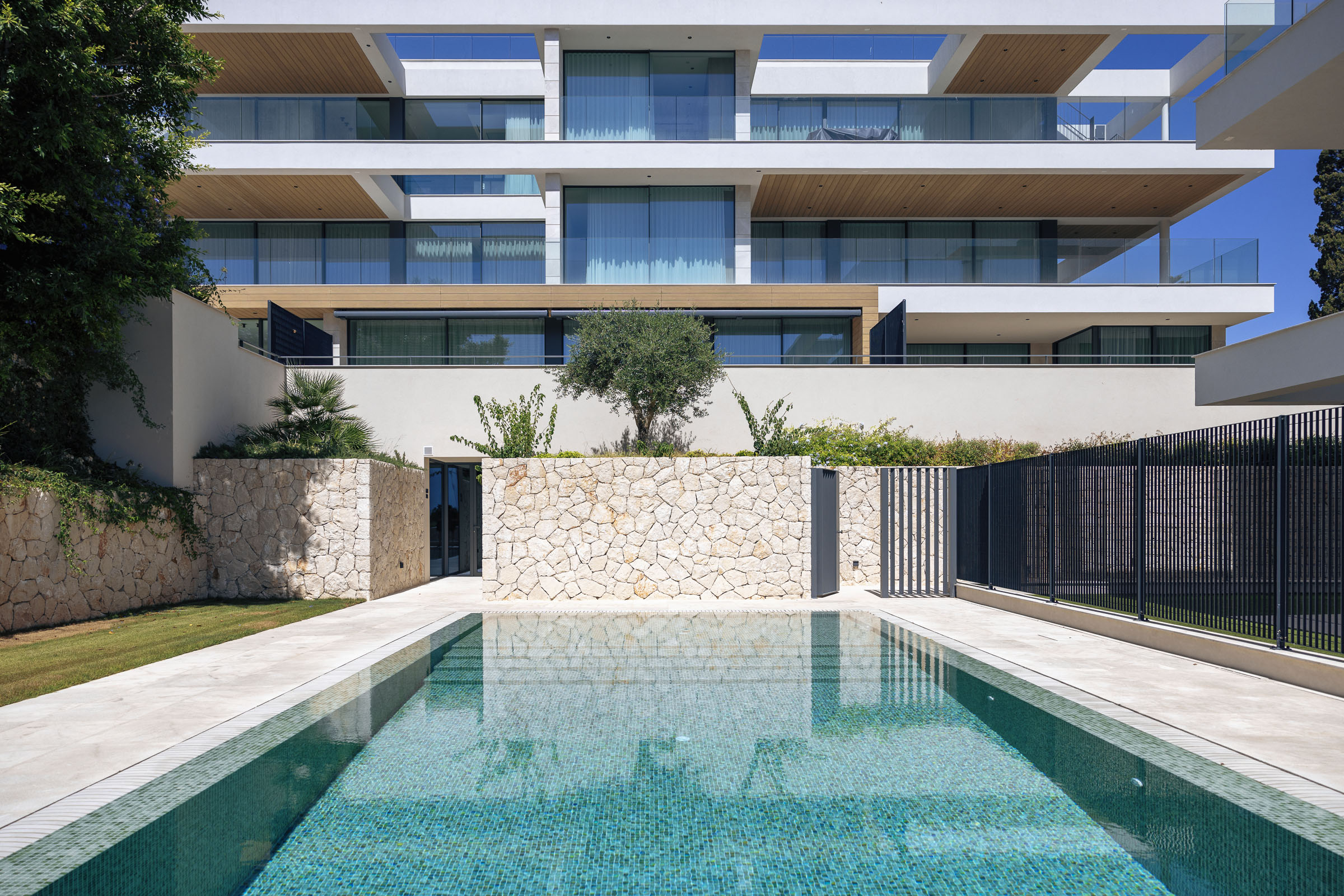 Exceptional 3-Bedroom Garden Apartment in Cala Major — image 21