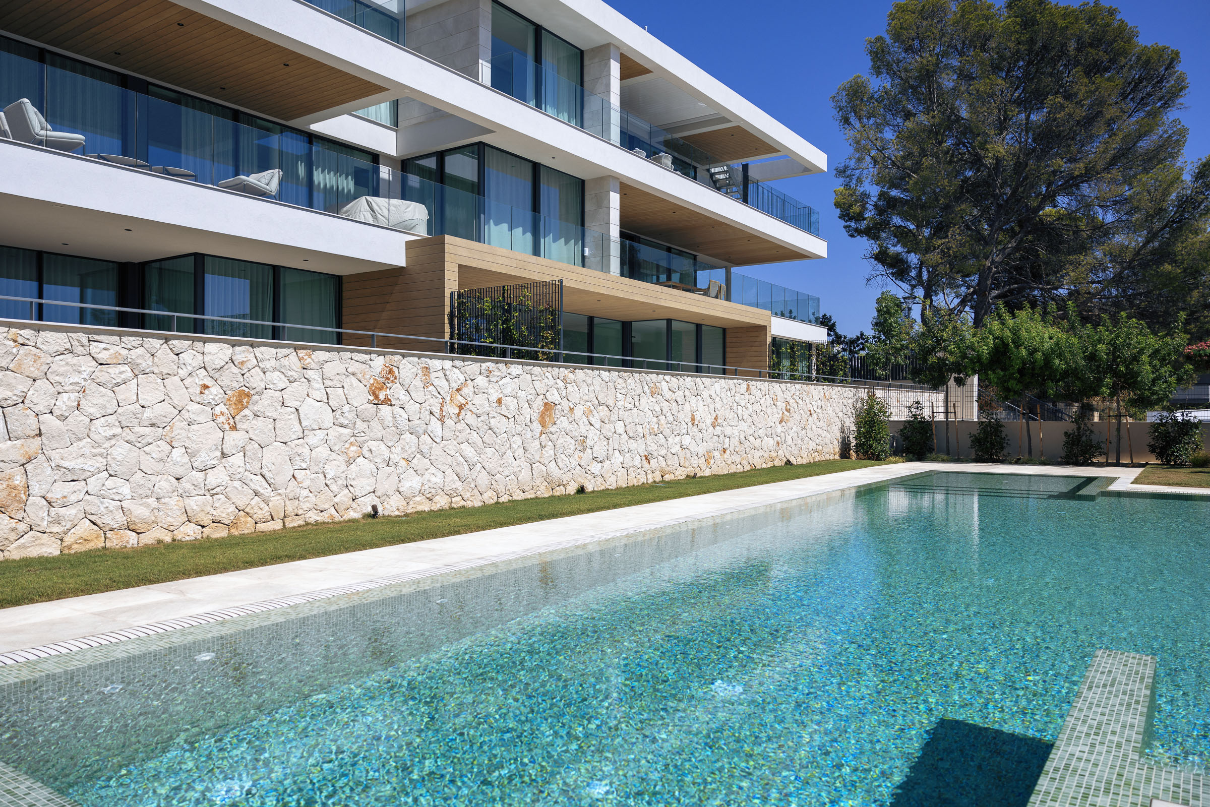 Exceptional 3-Bedroom Garden Apartment in Cala Major — image 22