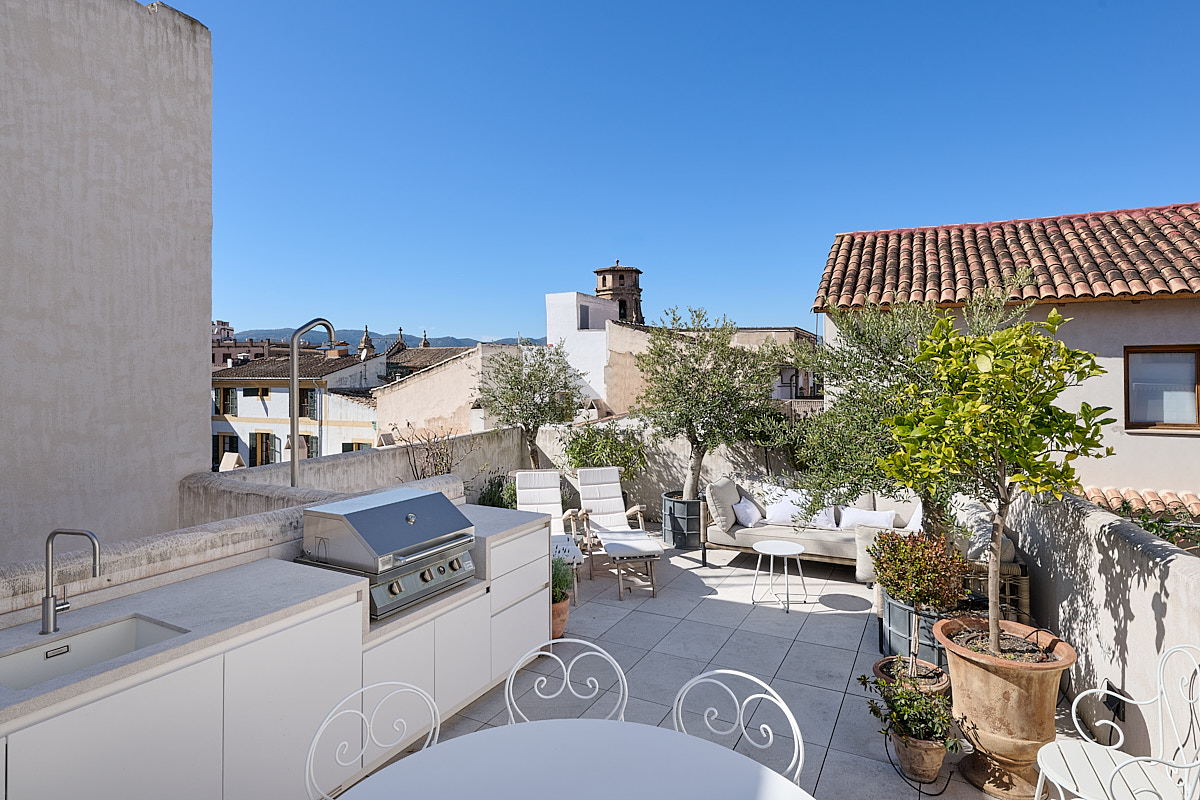 Timeless Architecture Meets Modern Luxury in Old Town Palma, with Rooftop Terrace — 3