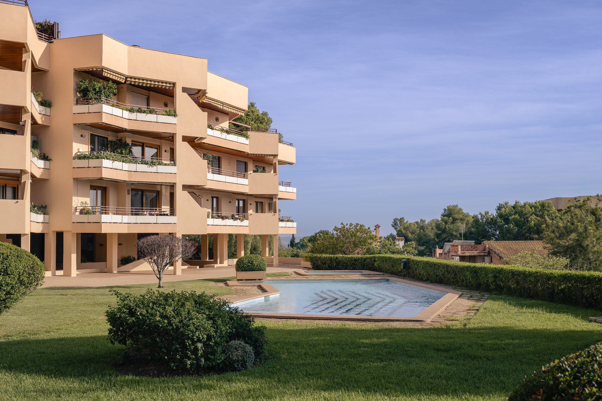 Renovated designer apartment with sea views in La Bonanova — 1