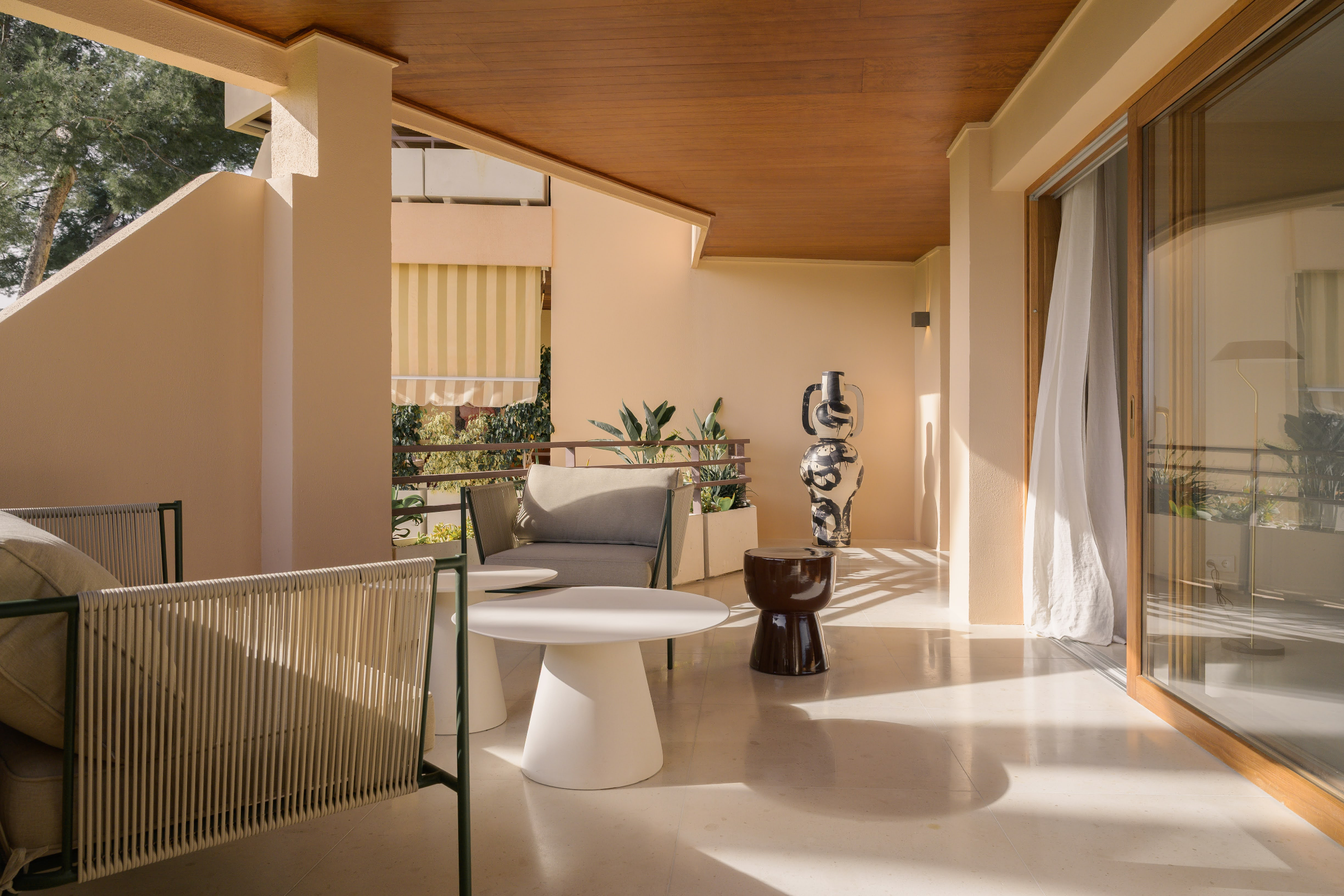 Renovated designer apartment with sea views in La Bonanova — 2