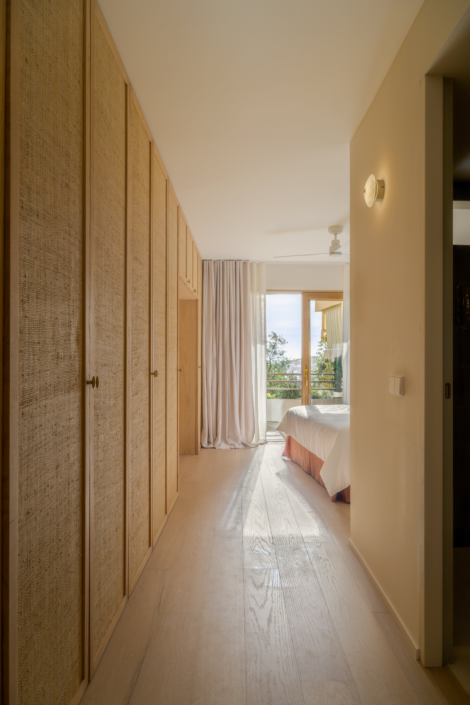 Renovated designer apartment with sea views in La Bonanova — 7