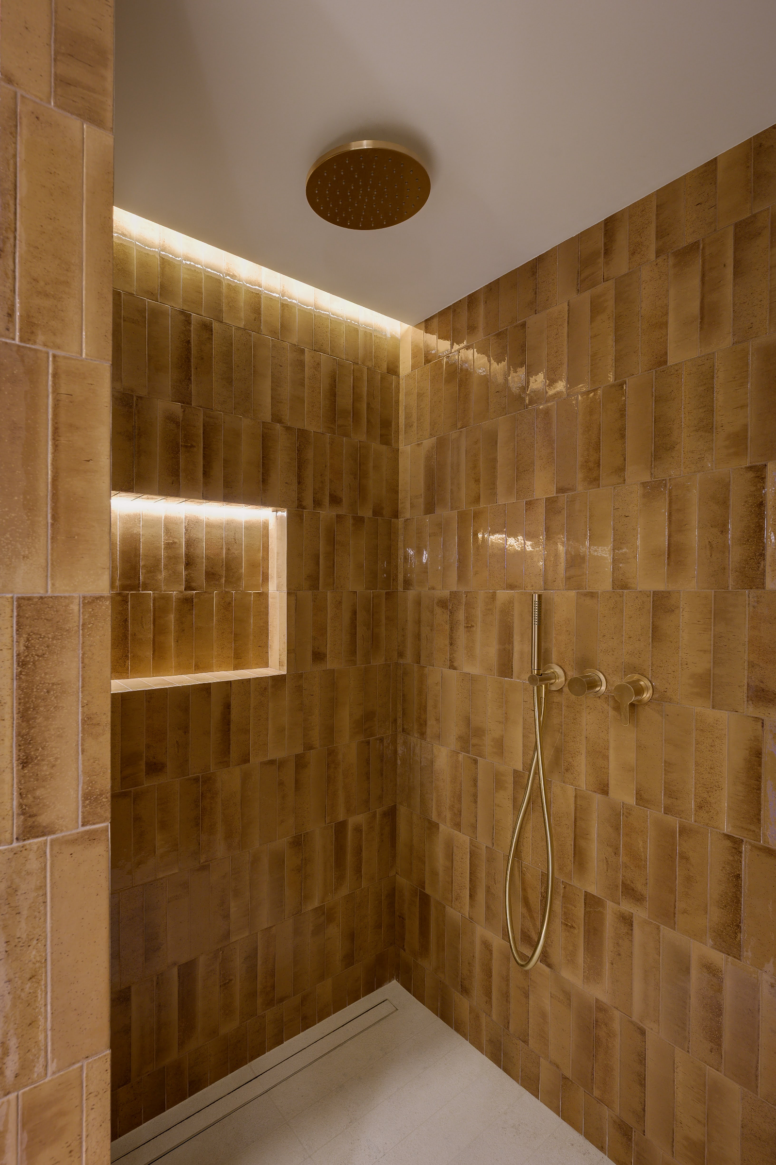 Renovated designer apartment with sea views in La Bonanova — image 11