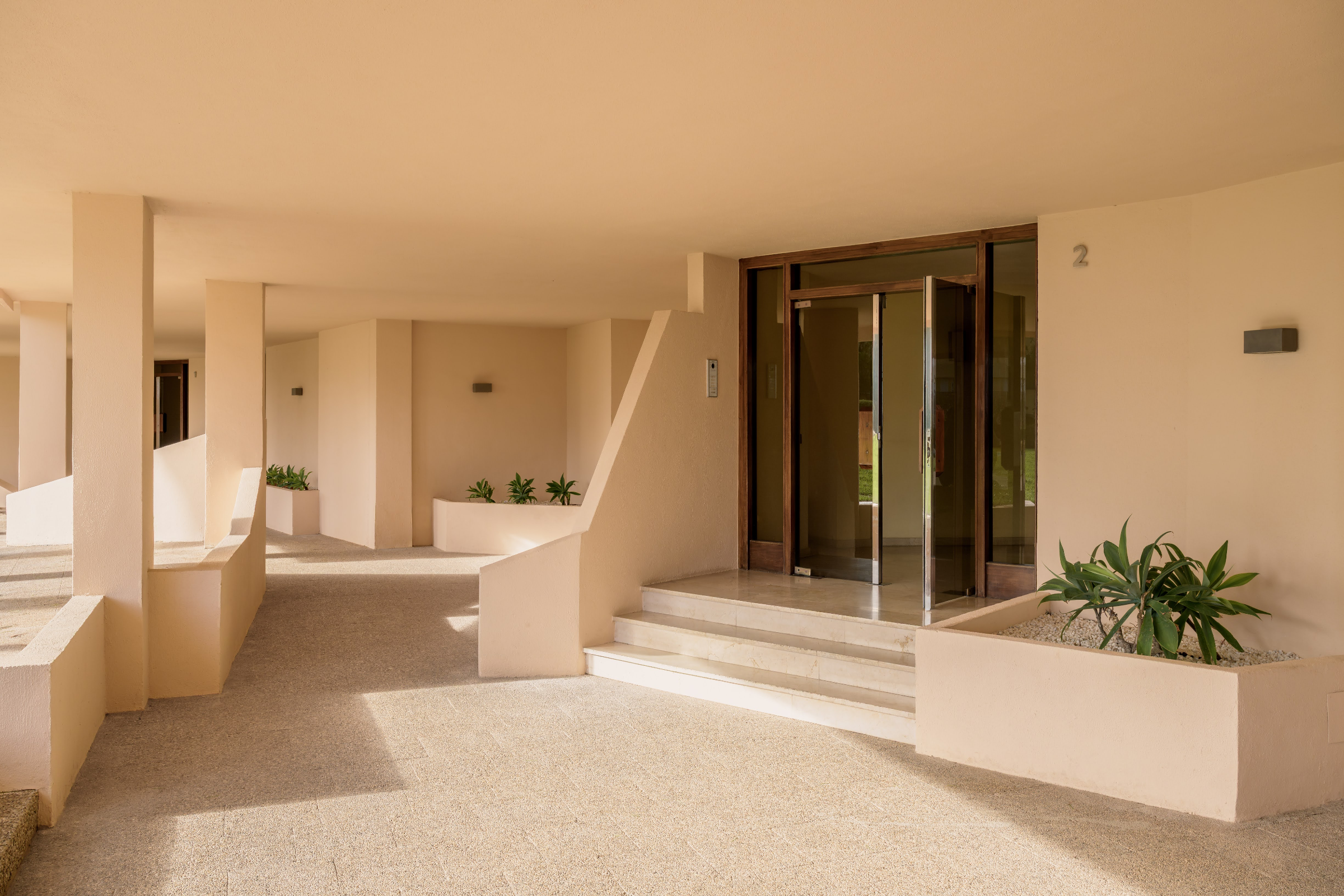 Renovated designer apartment with sea views in La Bonanova — image 15