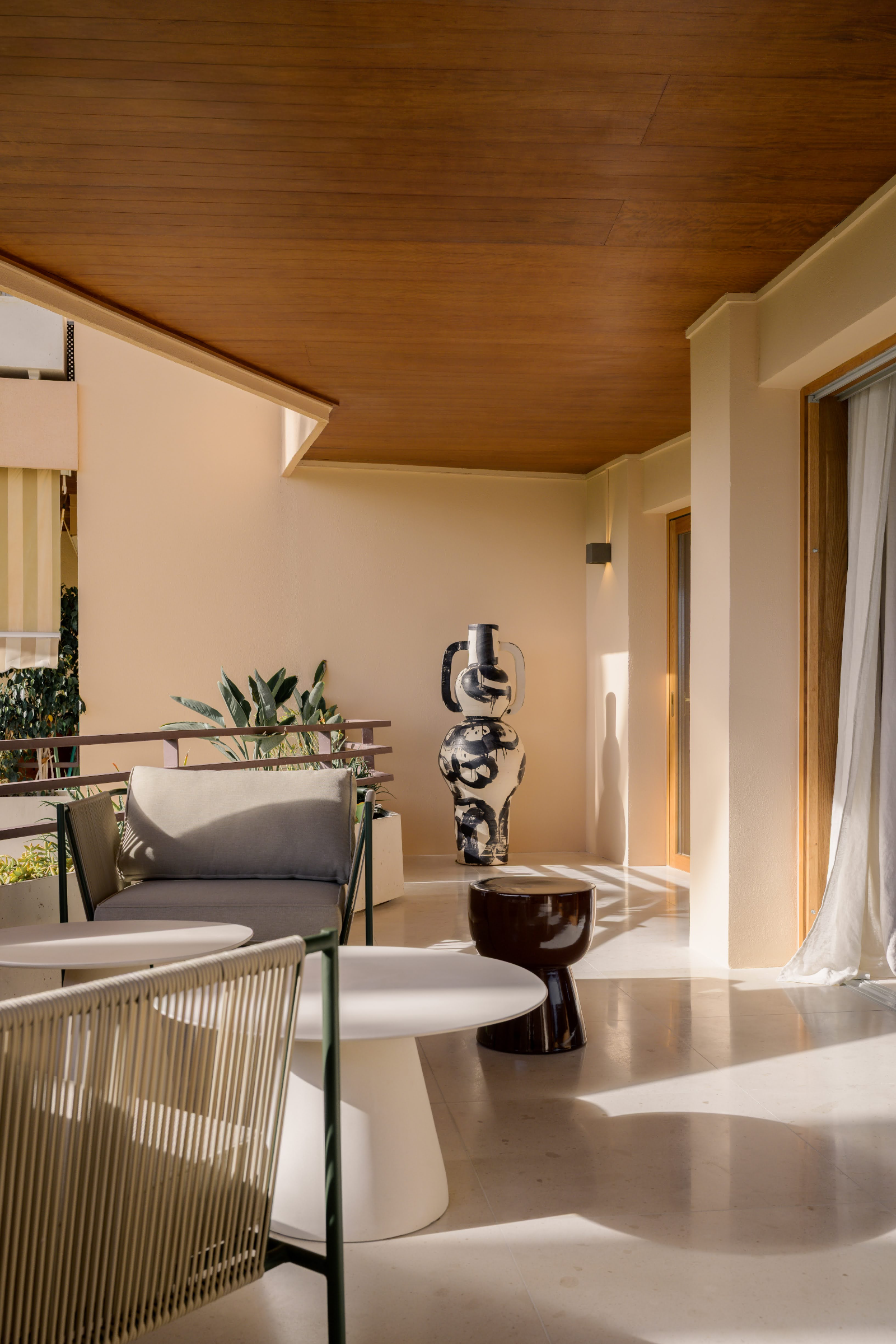 Renovated designer apartment with sea views in La Bonanova — image 18