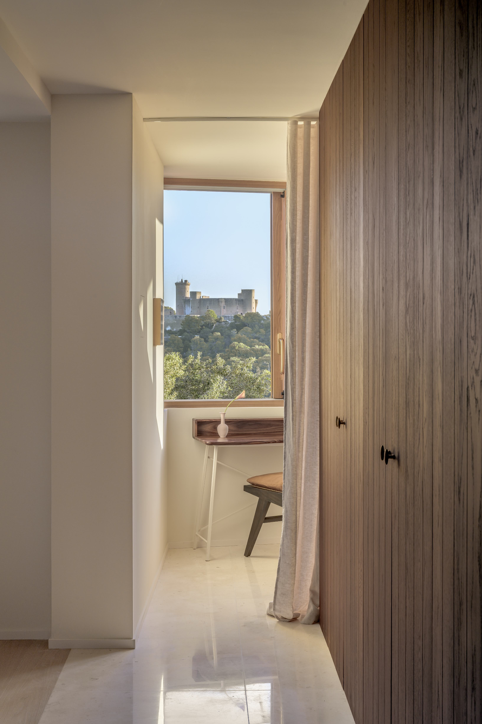 Renovated designer apartment with sea views in La Bonanova — image 26