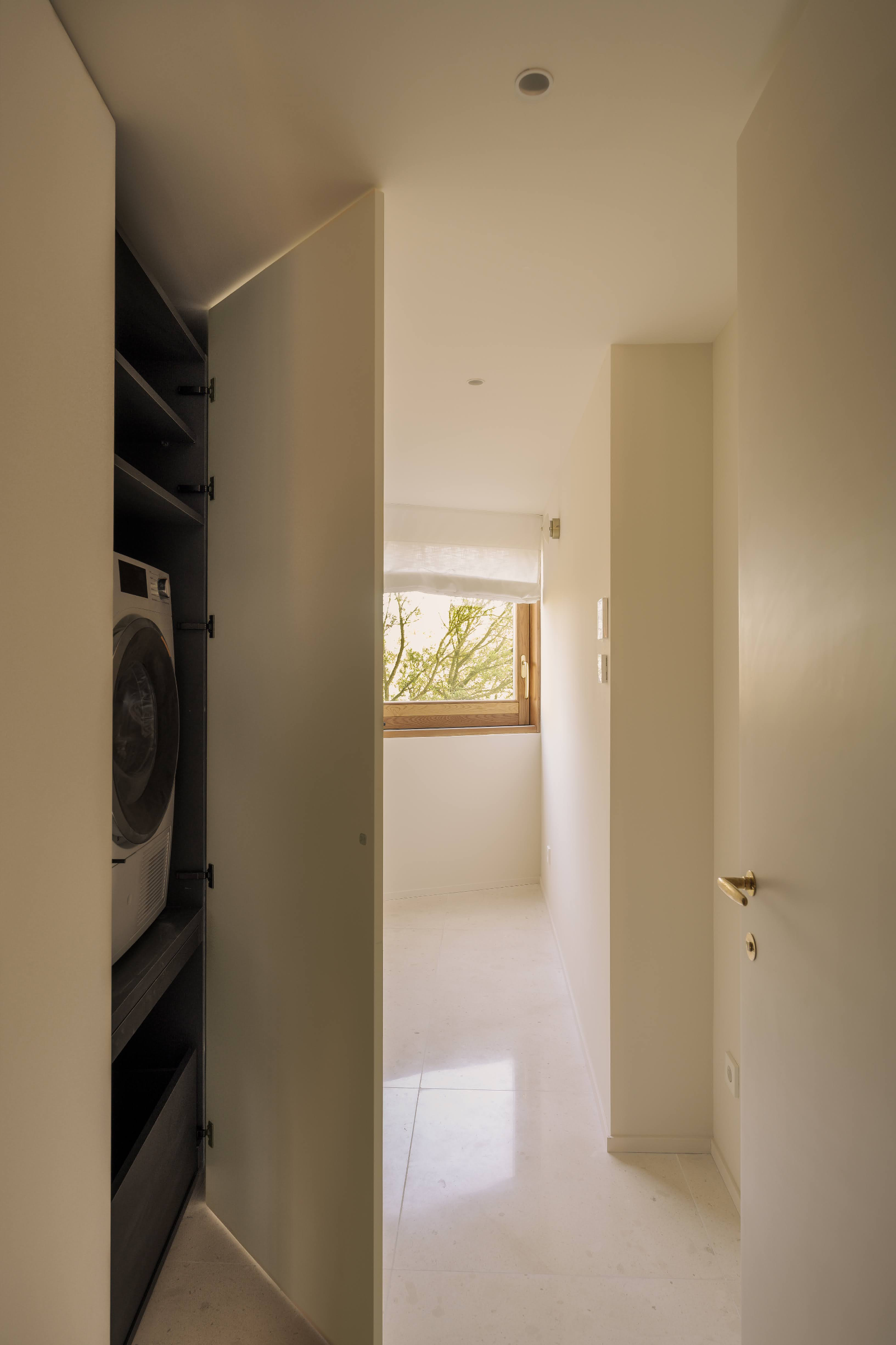 Renovated designer apartment with sea views in La Bonanova — image 35
