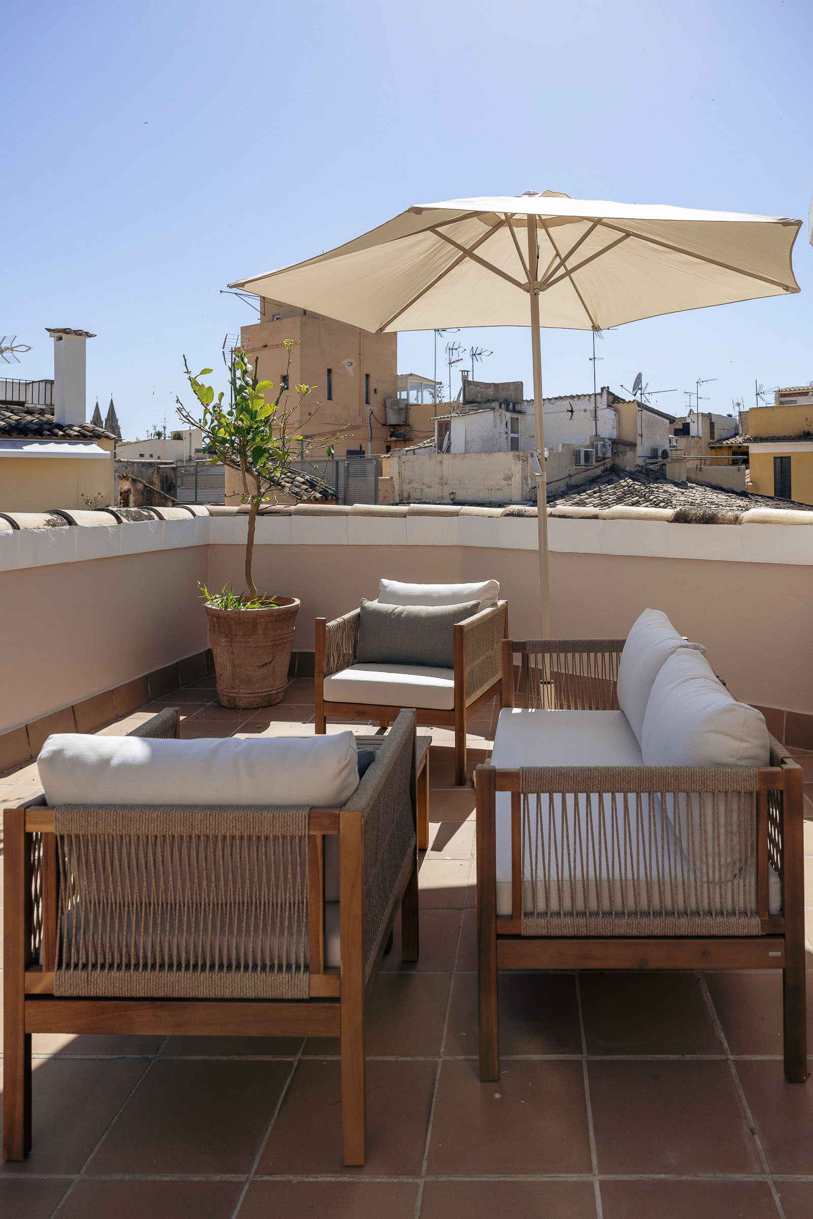 Beautiful Fully Renovated Duplex Penthouse in Old Town Palma — image 28