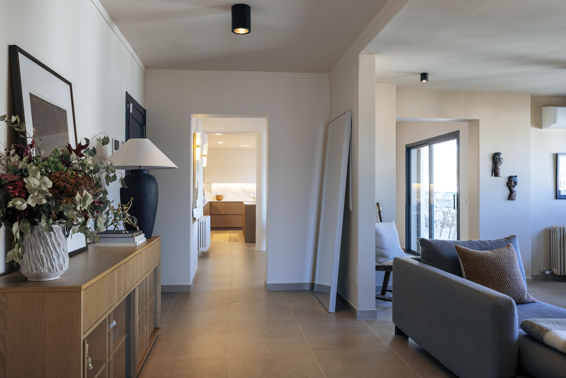 Modern 4-Bedroom Duplex in Palma with City and Sea Views — 10