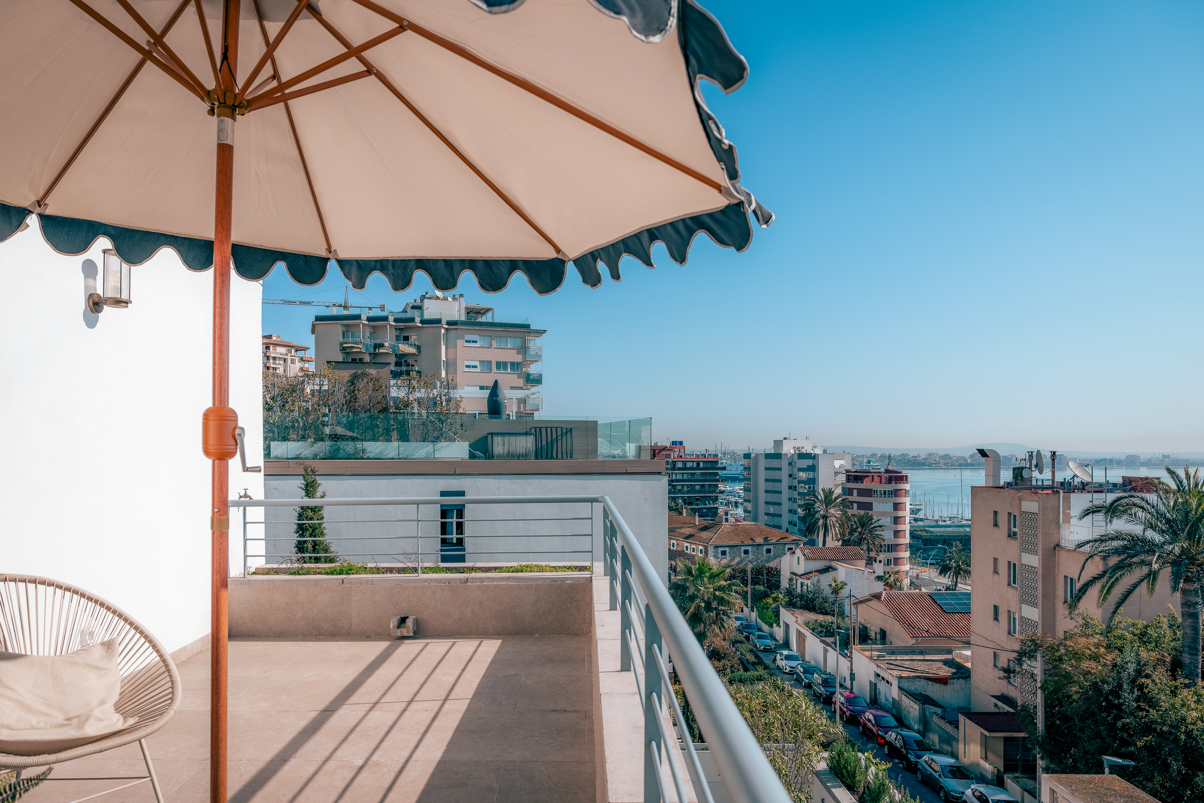 Modern 4-Bedroom Duplex in Palma with City and Sea Views — 5