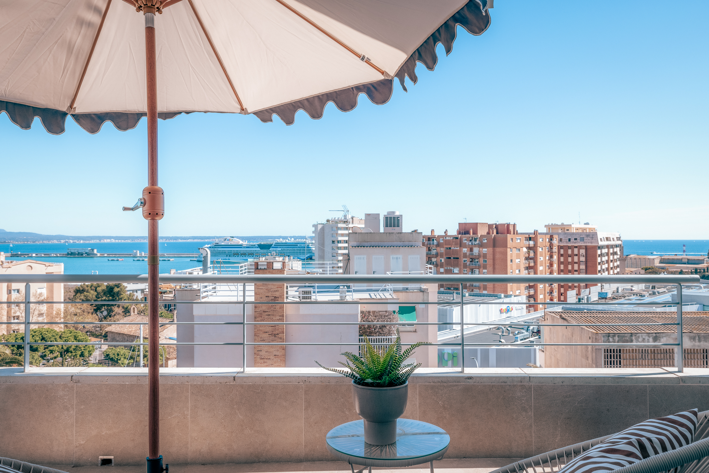 Modern 4-Bedroom Duplex in Palma with City and Sea Views — image 14