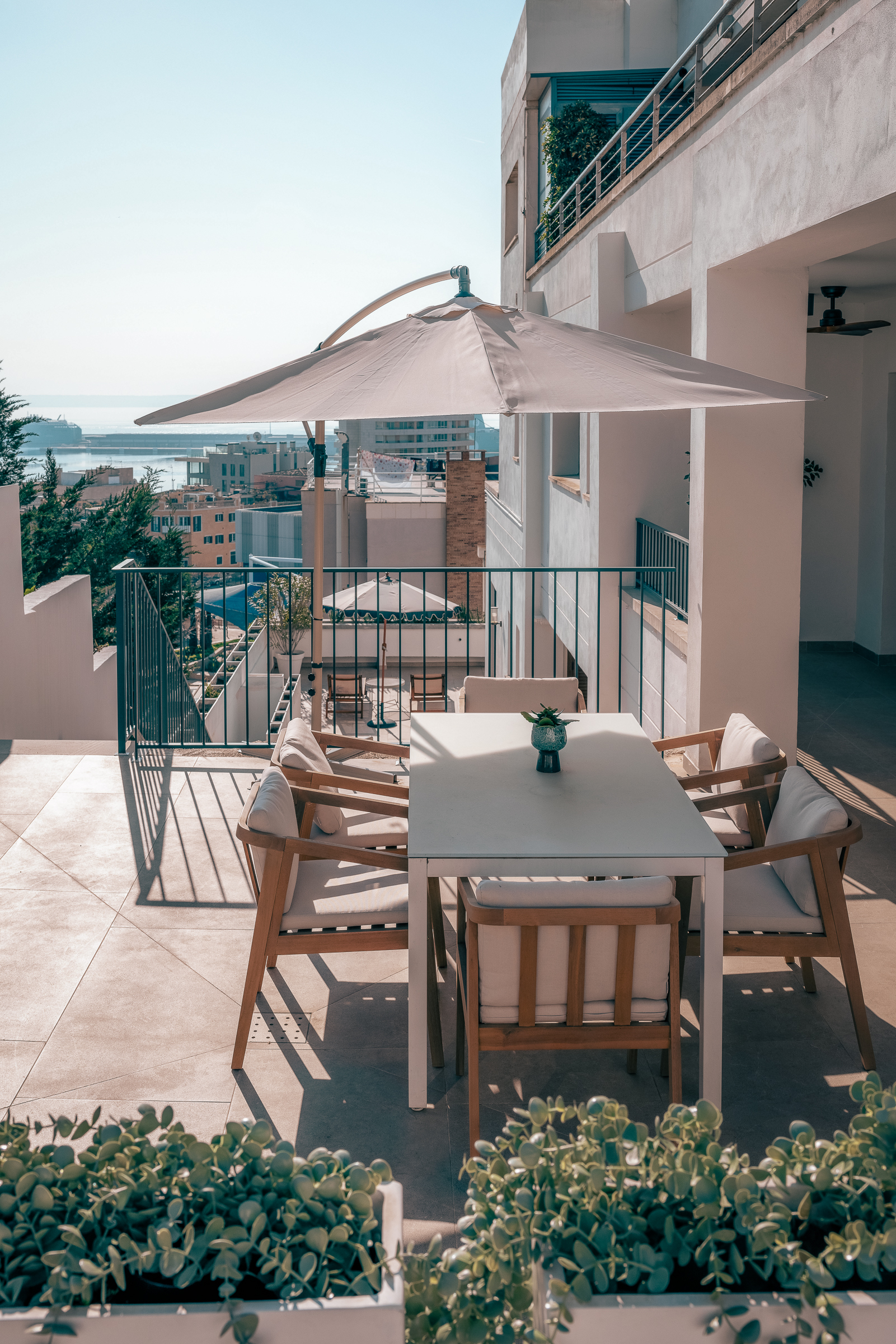 Modern 4-Bedroom Duplex in Palma with City and Sea Views — image 15
