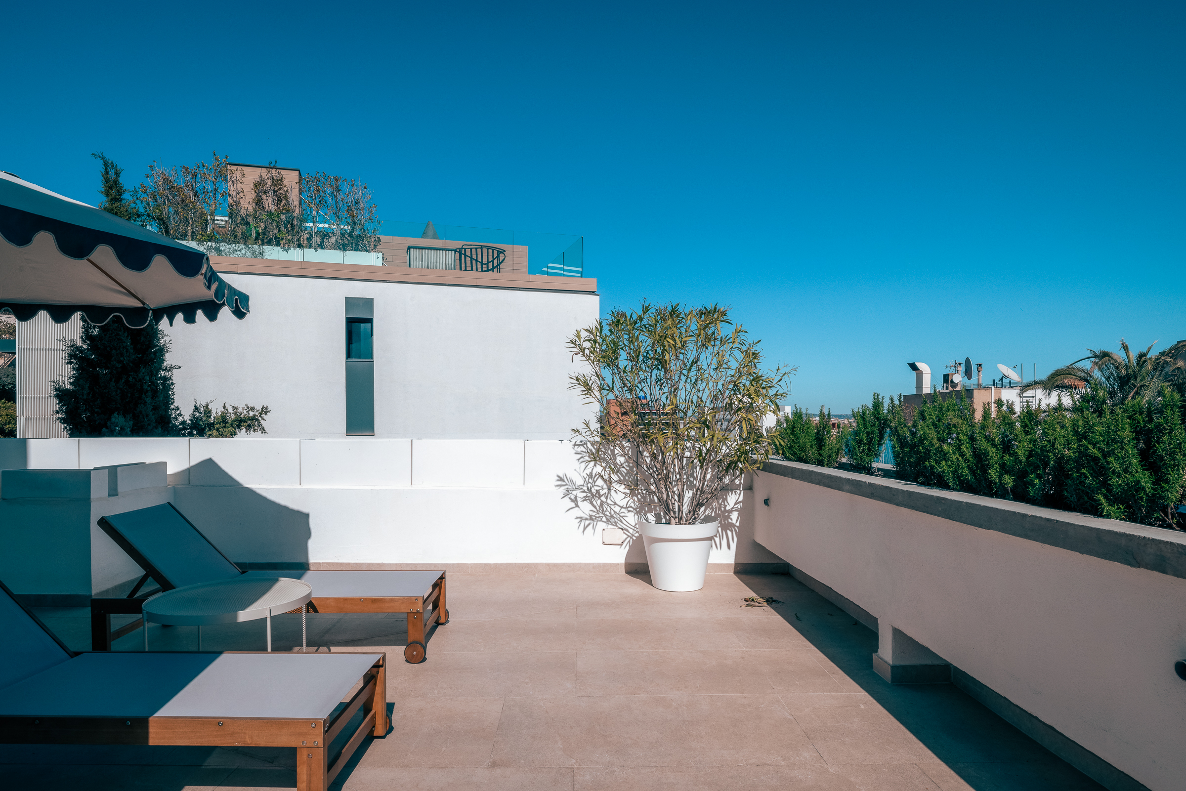 Modern 4-Bedroom Duplex in Palma with City and Sea Views — image 20