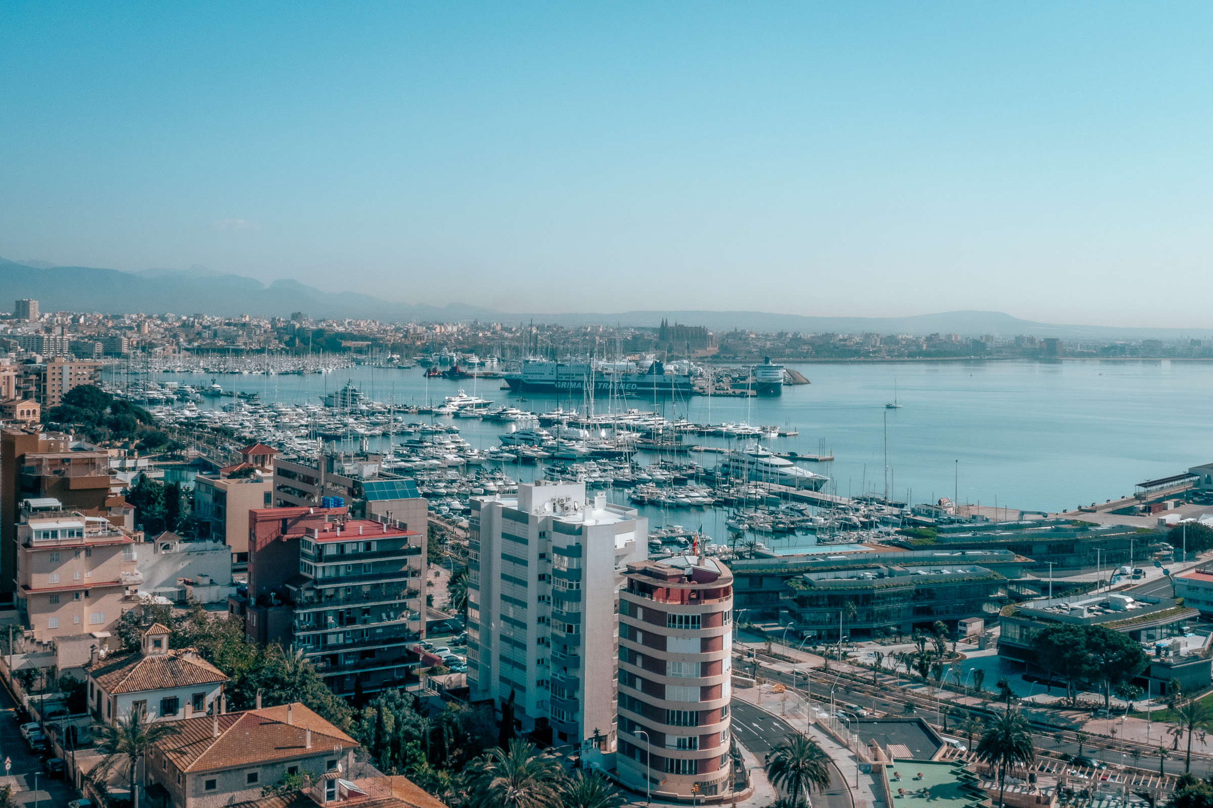 Modern 4-Bedroom Duplex in Palma with City and Sea Views — image 25