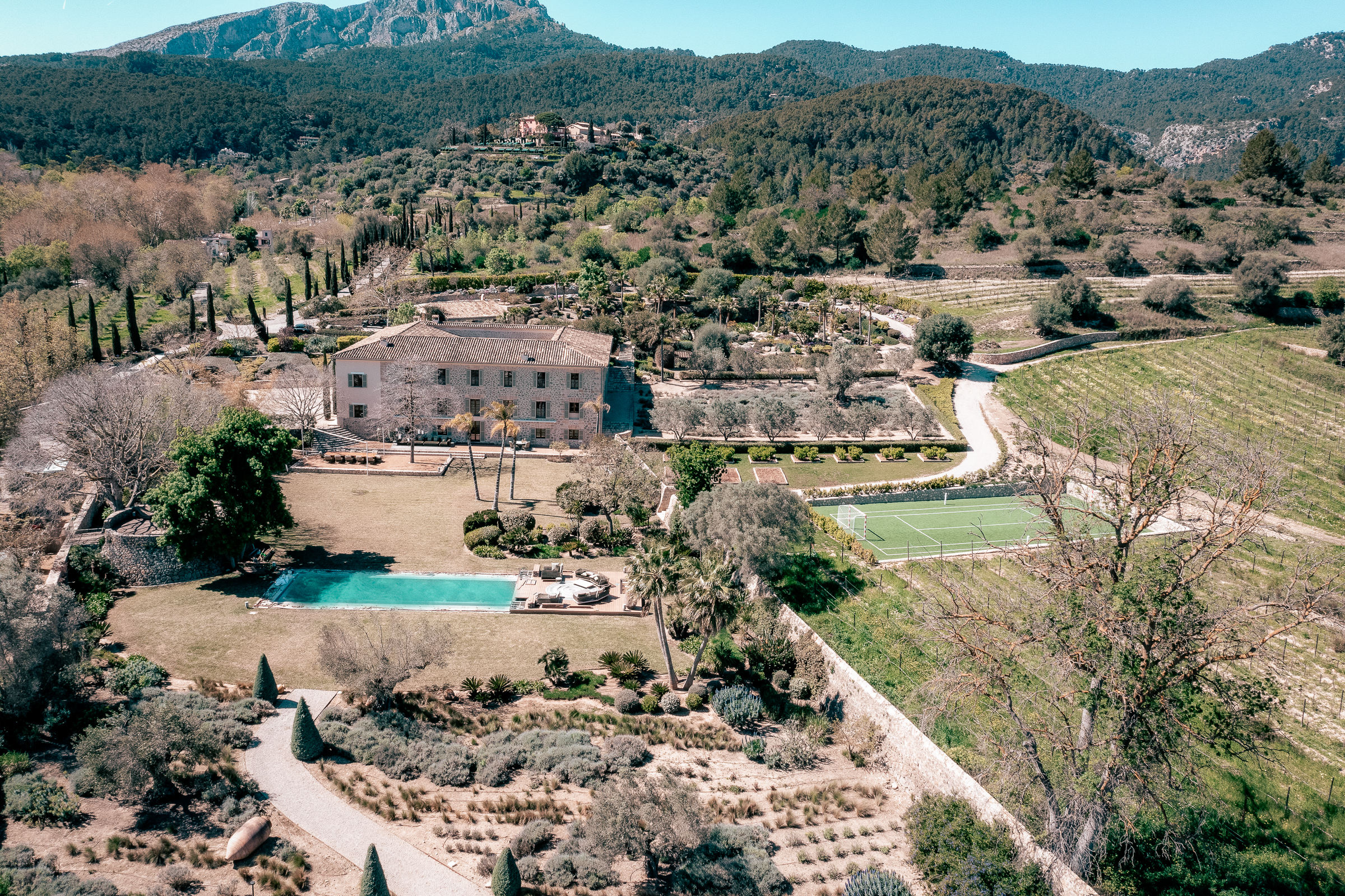 Nine bedrooms estate in the Tramuntana mountains outside Puigpunyent — 1