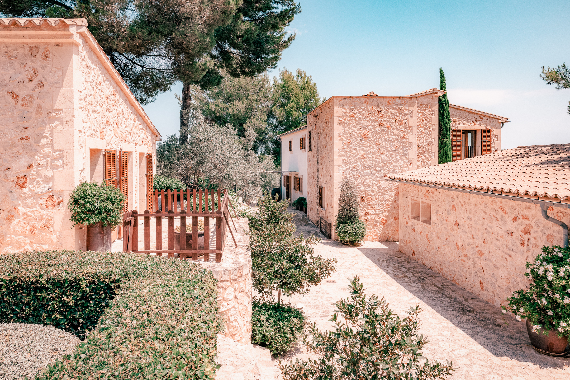 Elegant 5-Bedroom Villa in Porreres with Panoramic Views — image 11