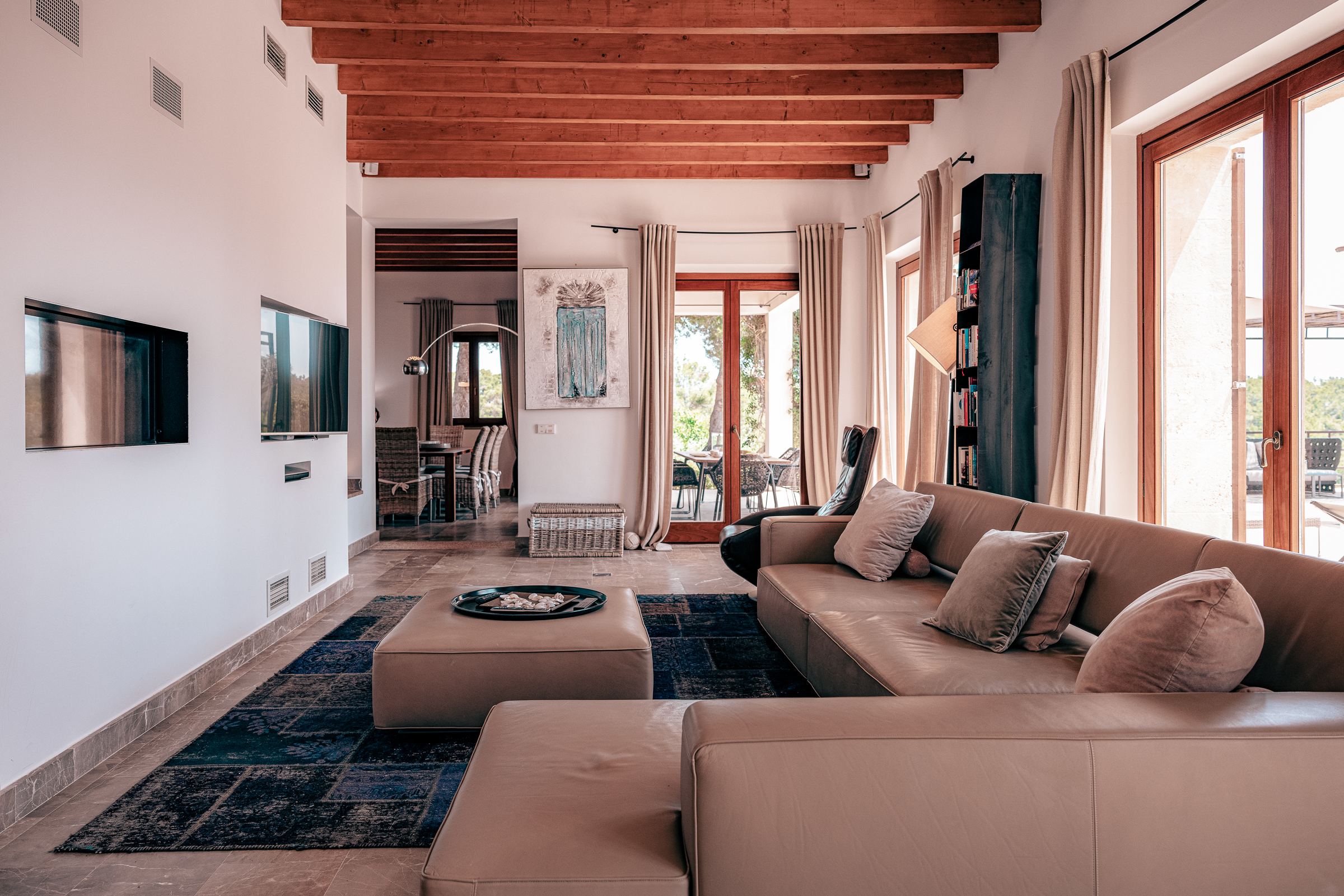 Elegant 5-Bedroom Villa in Porreres with Panoramic Views — image 12