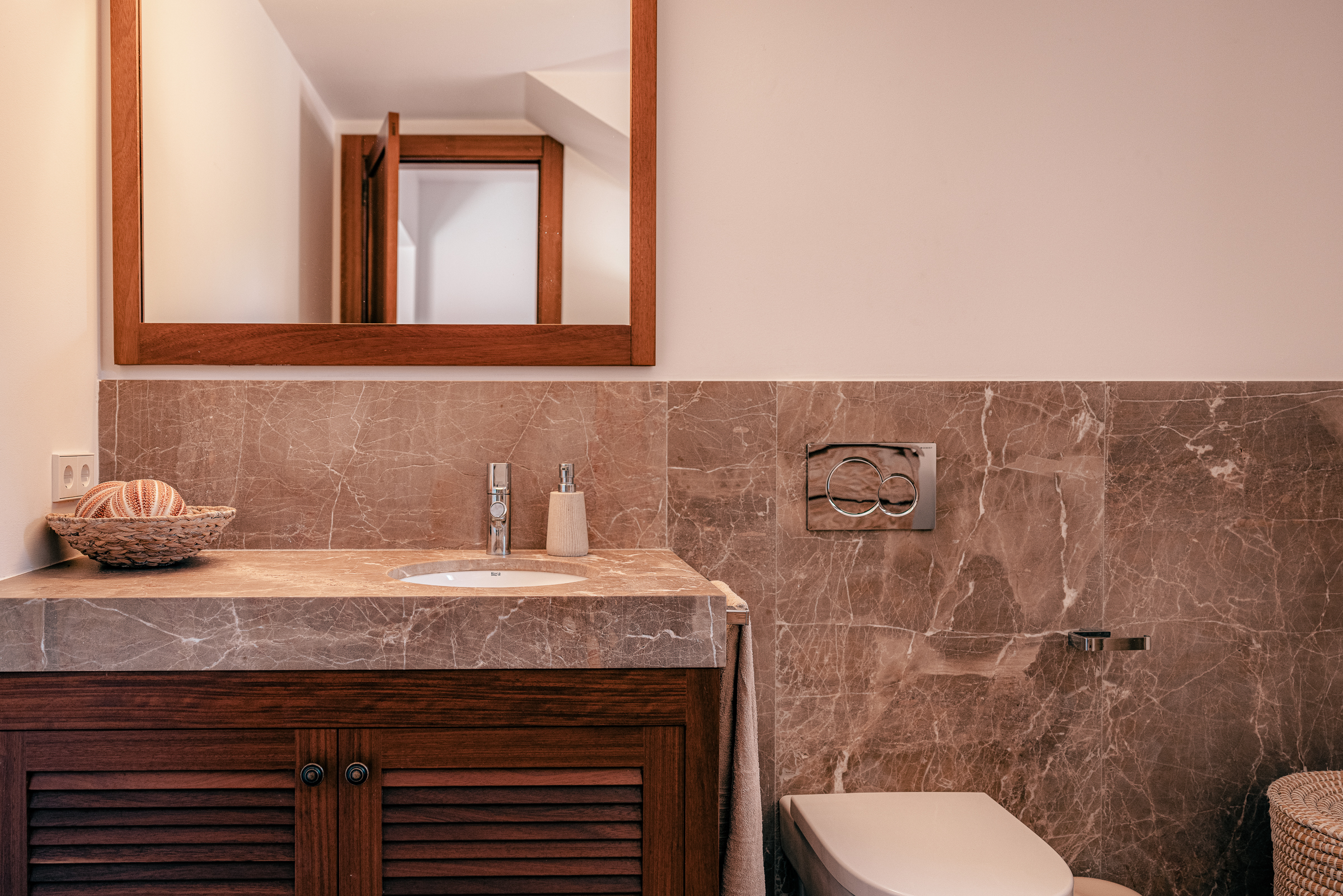 Elegant 5-Bedroom Villa in Porreres with Panoramic Views — image 16