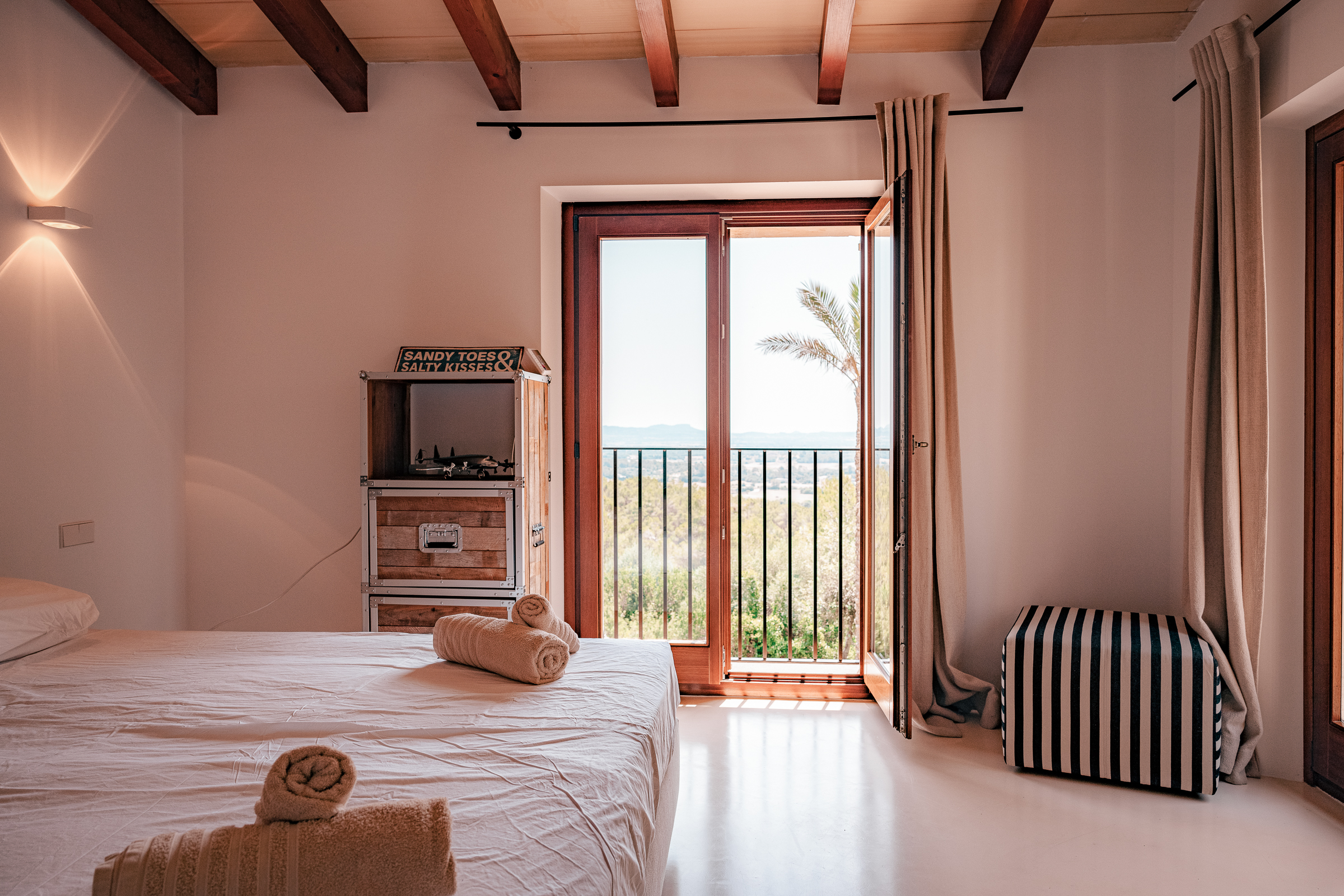 Elegant 5-Bedroom Villa in Porreres with Panoramic Views — image 17