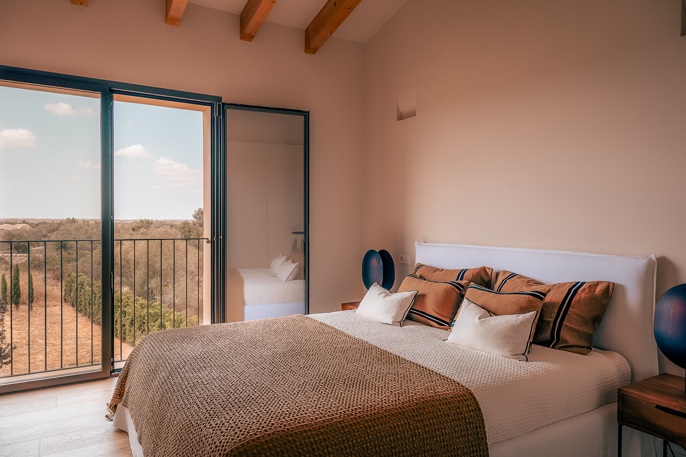 Beautiful newly built 5 bedroom finca on a large plot in Santanyi — 10