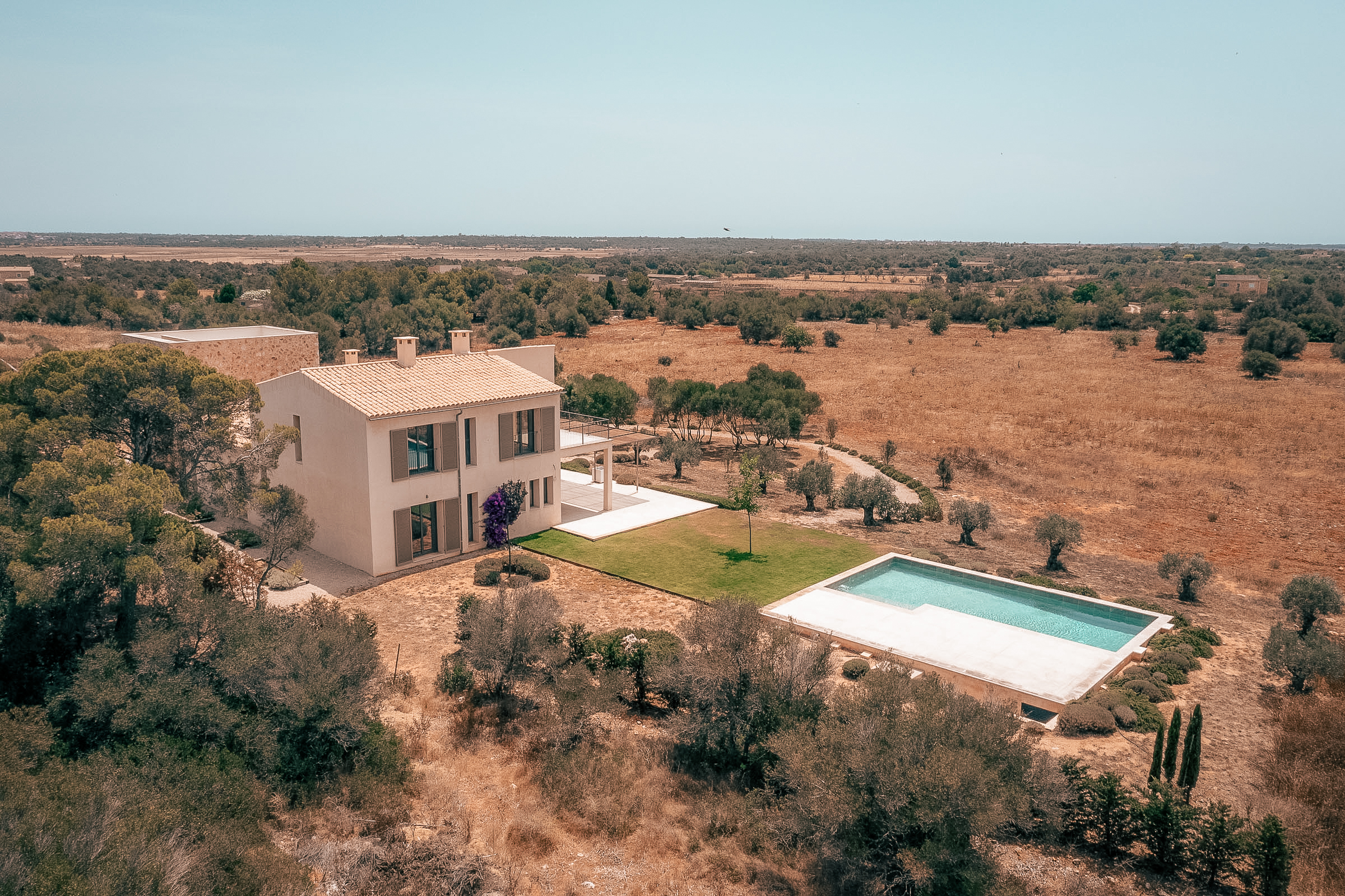 Beautiful newly built 5 bedroom finca on a large plot in Santanyi — image 25