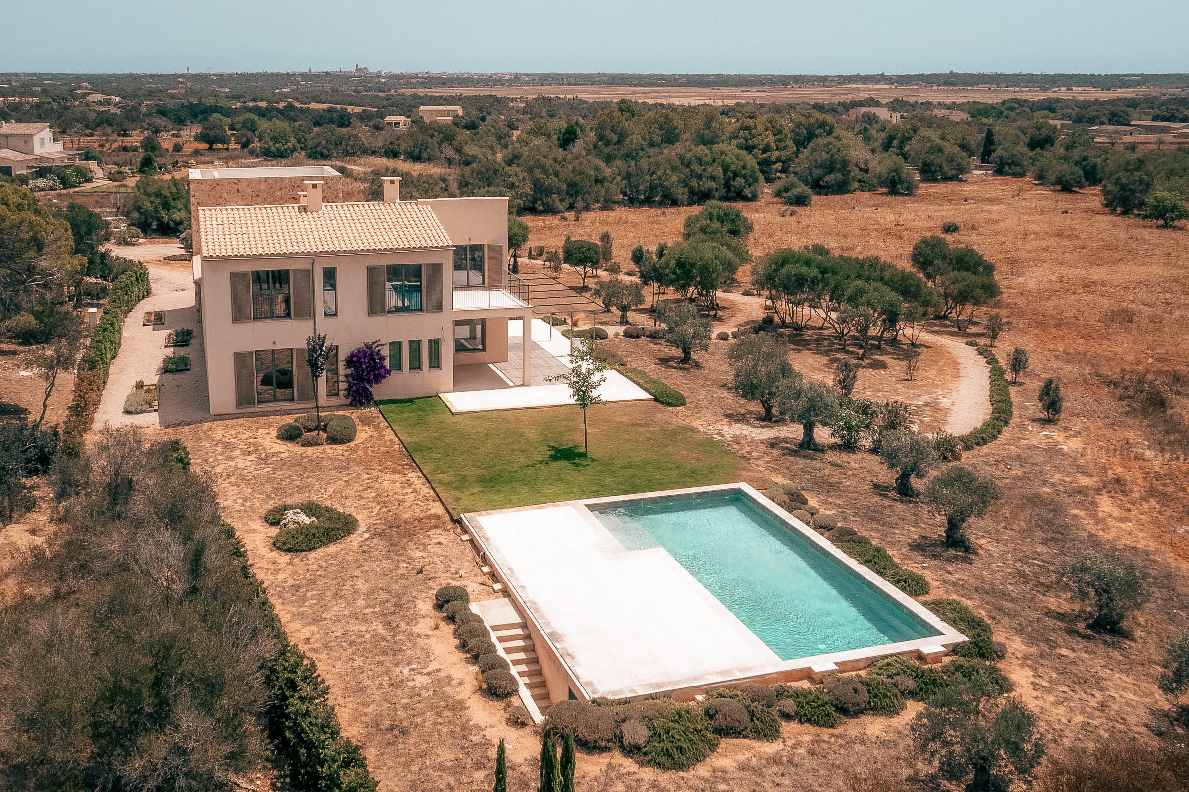 Beautiful newly built 5 bedroom finca on a large plot in Santanyi — image 26