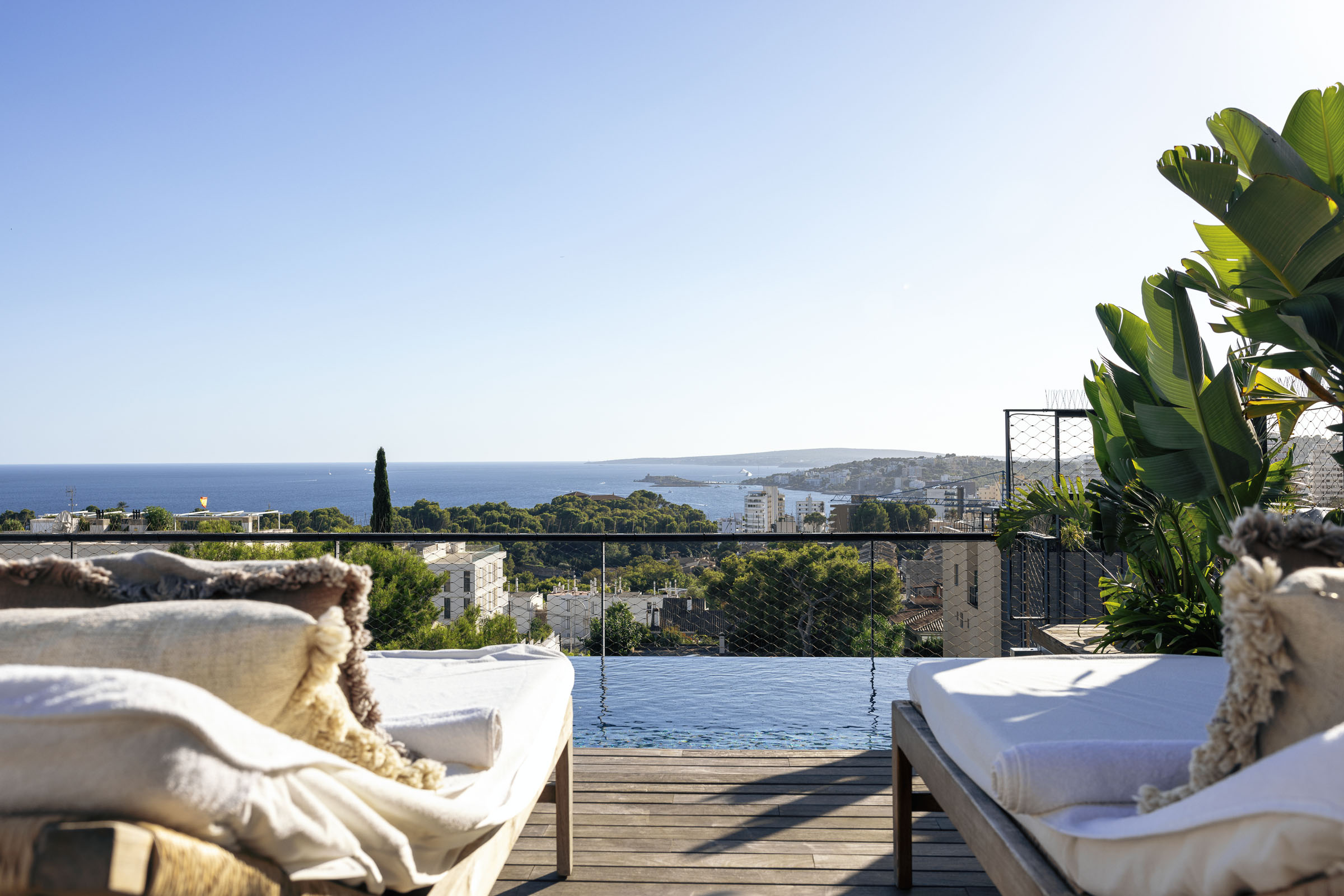 Contemporary Duplex Penthouse in Bonanova, with Private Rooftop Pool and Sea Views — 1