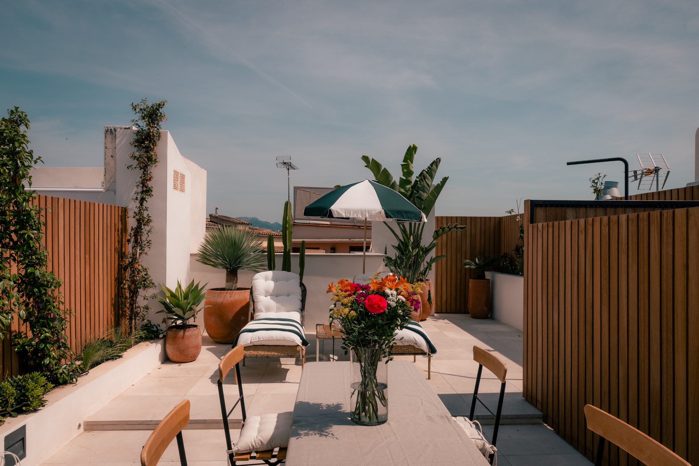 Elegant 3-Bedroom Penthouse in Palma with Sea Views — image 17