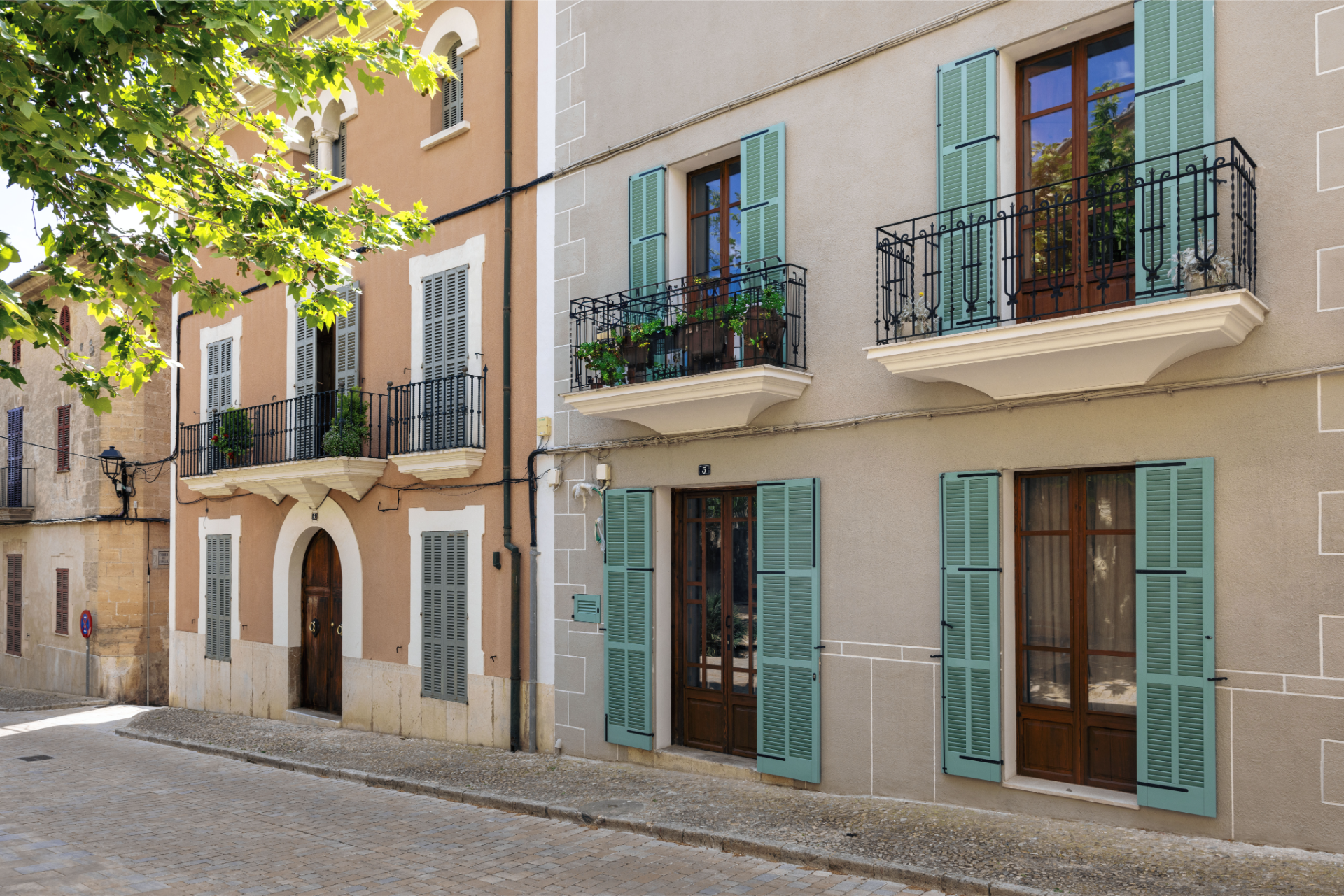 Stunning 4-Bedroom Townhouse in Sineu with Village Views — 1