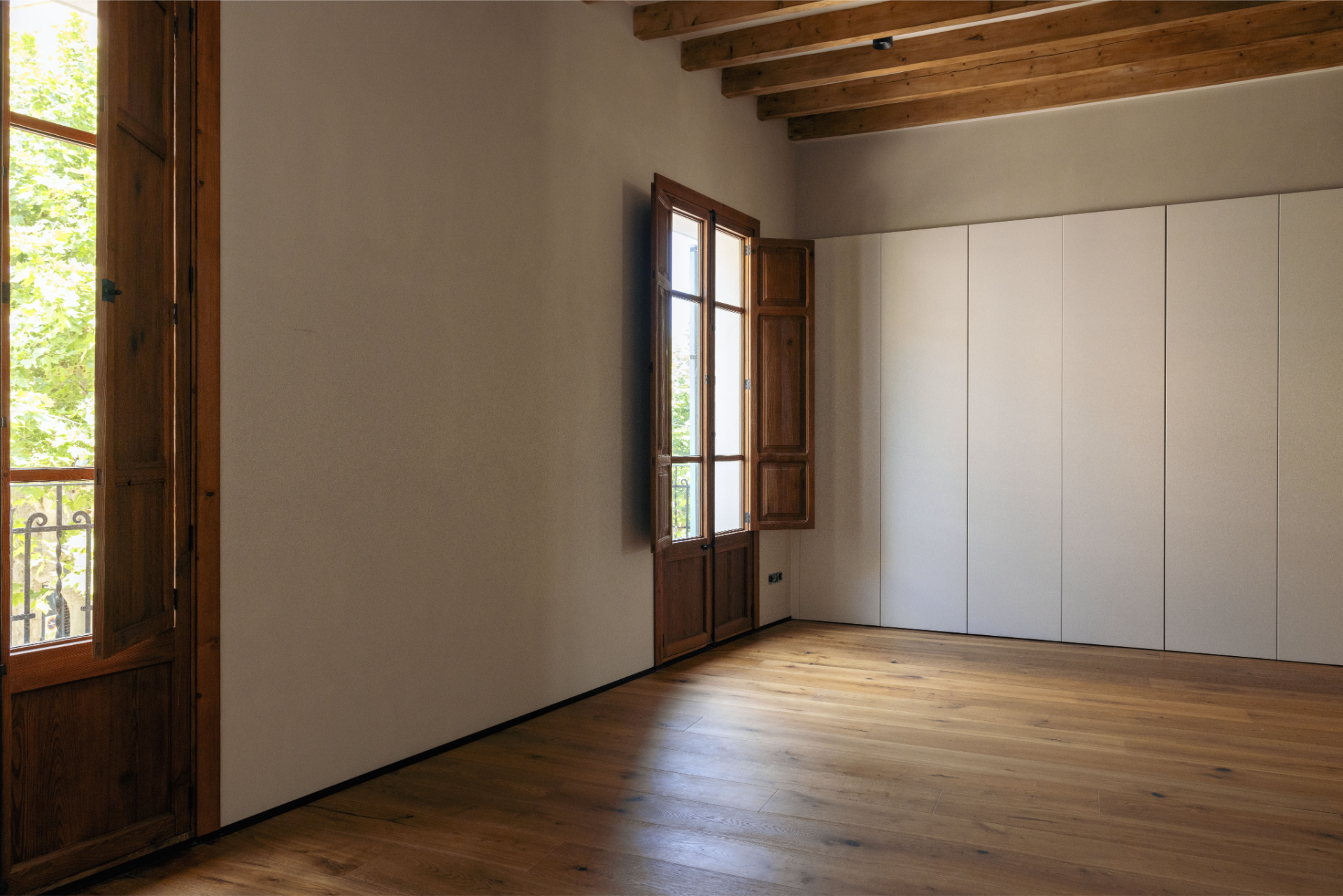 Stunning 4-Bedroom Townhouse in Sineu with Village Views — image 13