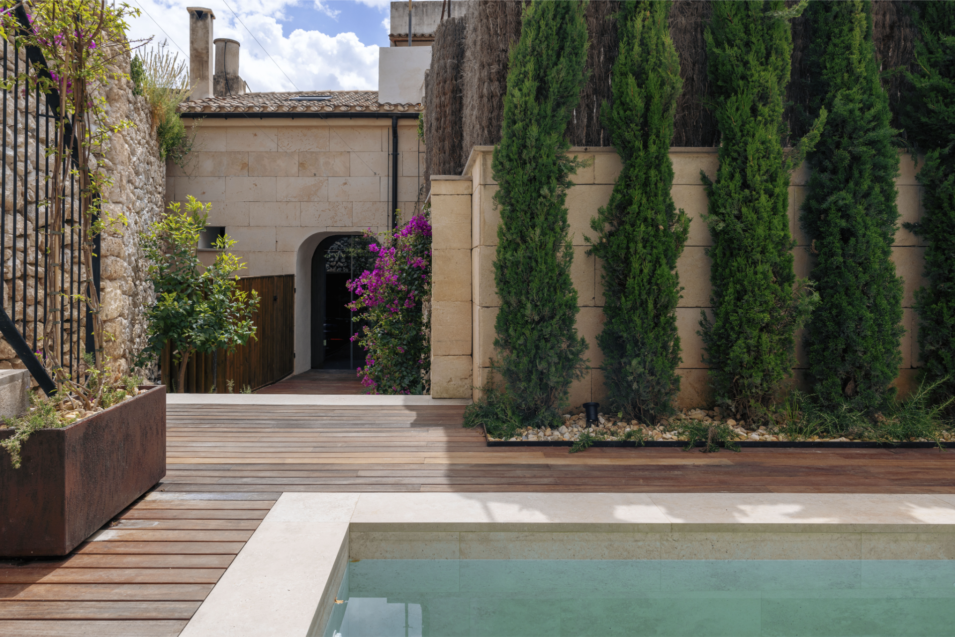 Stunning 4-Bedroom Townhouse in Sineu with Village Views — image 17