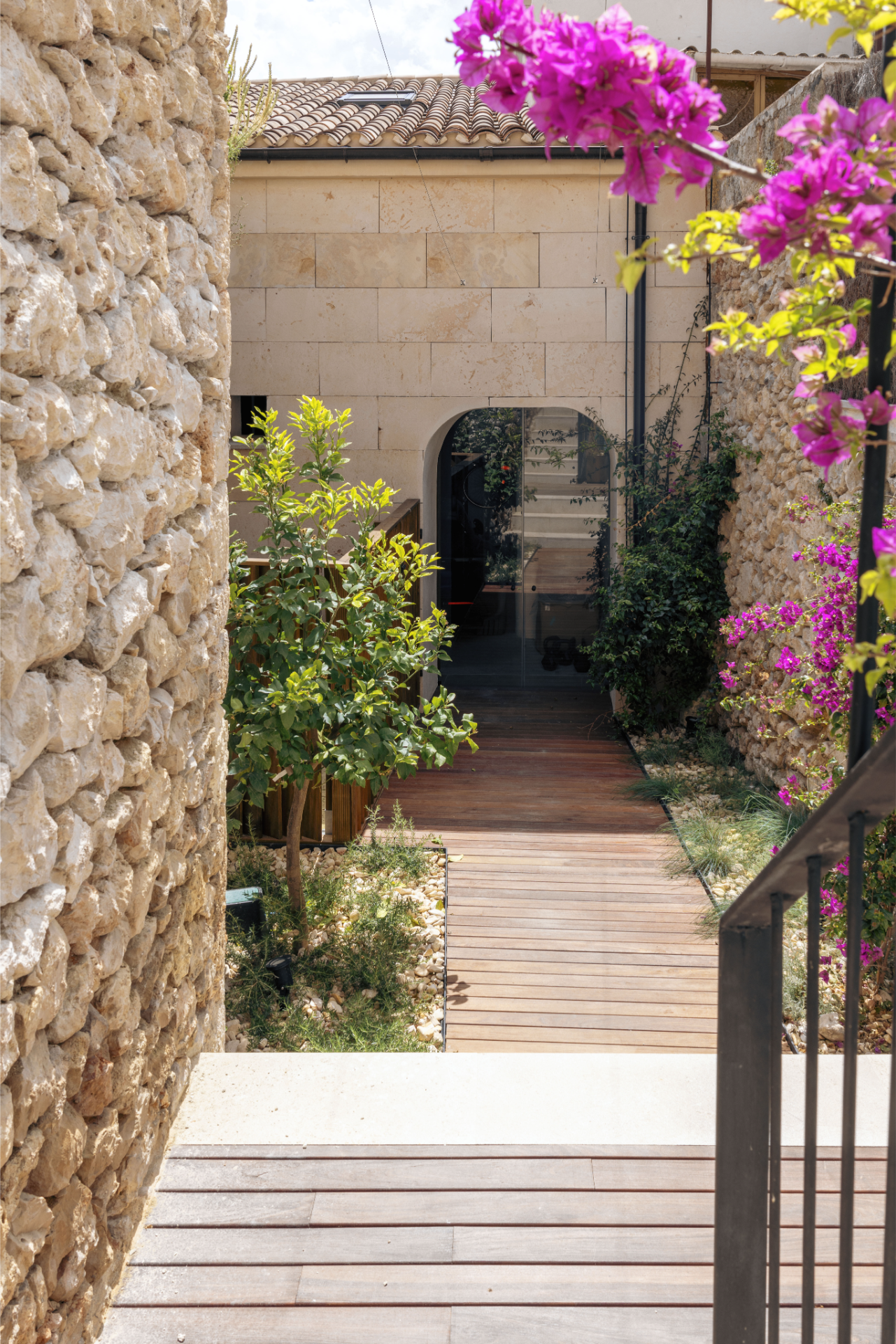 Stunning 4-Bedroom Townhouse in Sineu with Village Views — image 20