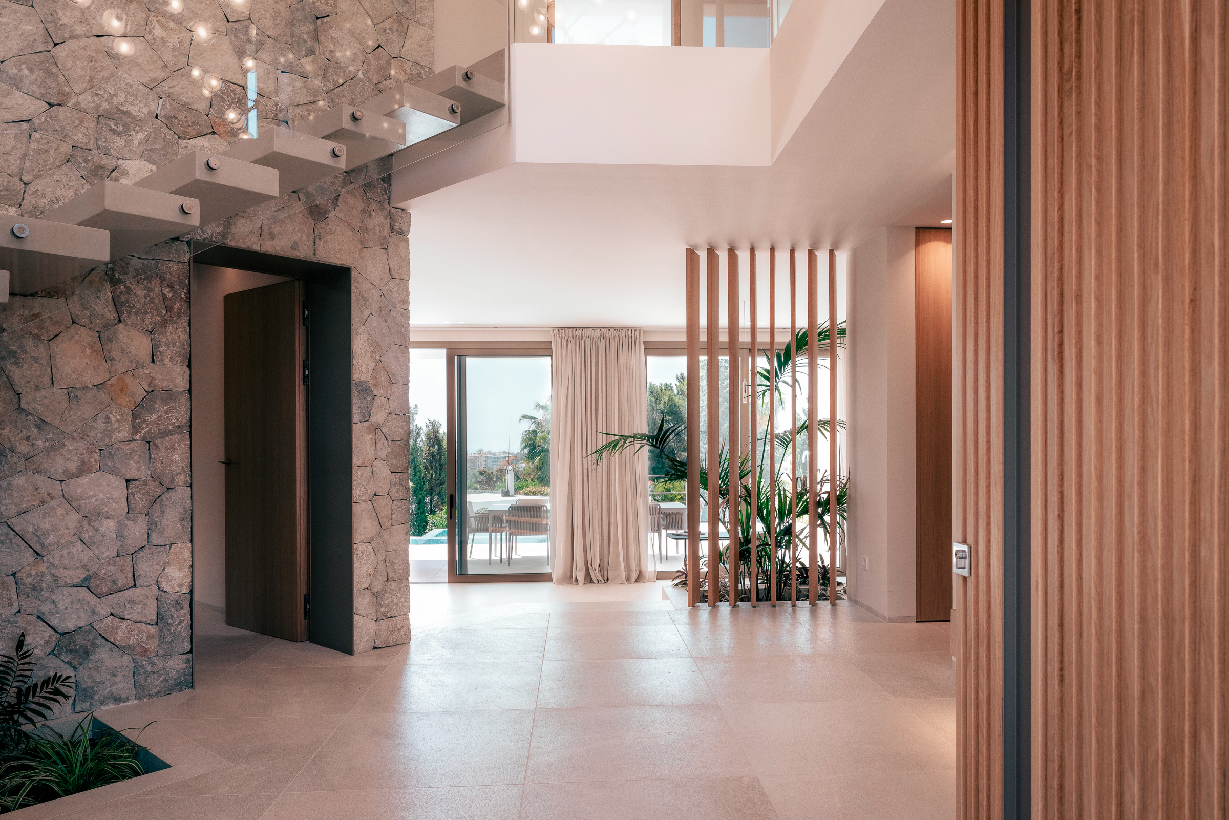 Elegant Villa 4-Bedroom in Bendinat with Sea Views and Pool — 2