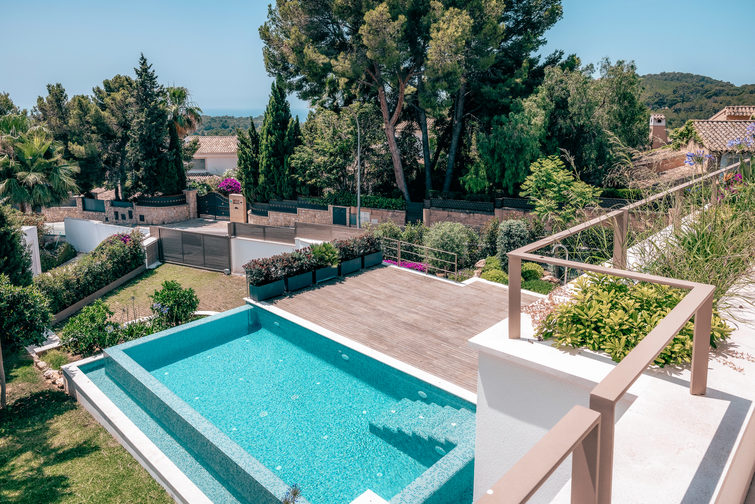 Elegant Villa 4-Bedroom in Bendinat with Sea Views and Pool — 5