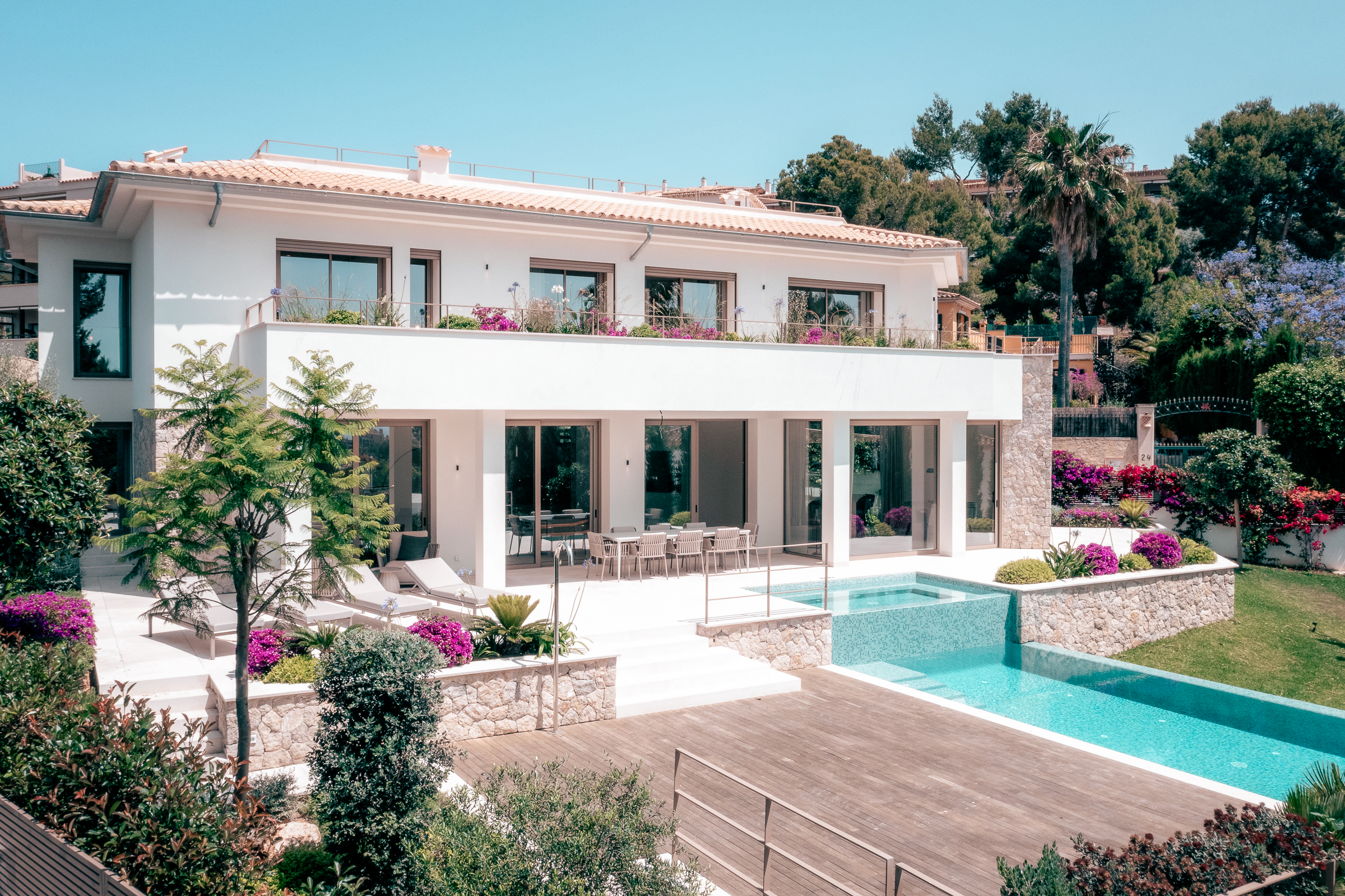 Elegant Villa 4-Bedroom in Bendinat with Sea Views and Pool — 10