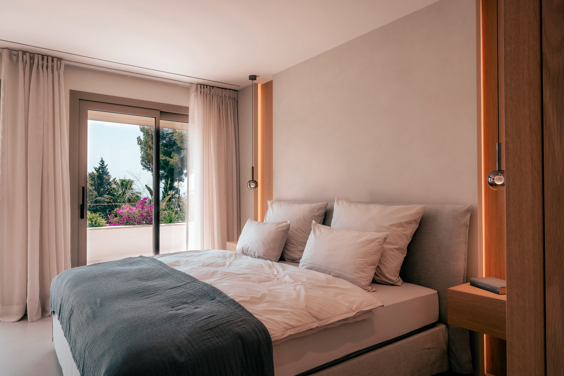 Elegant Villa 4-Bedroom in Bendinat with Sea Views and Pool — image 11