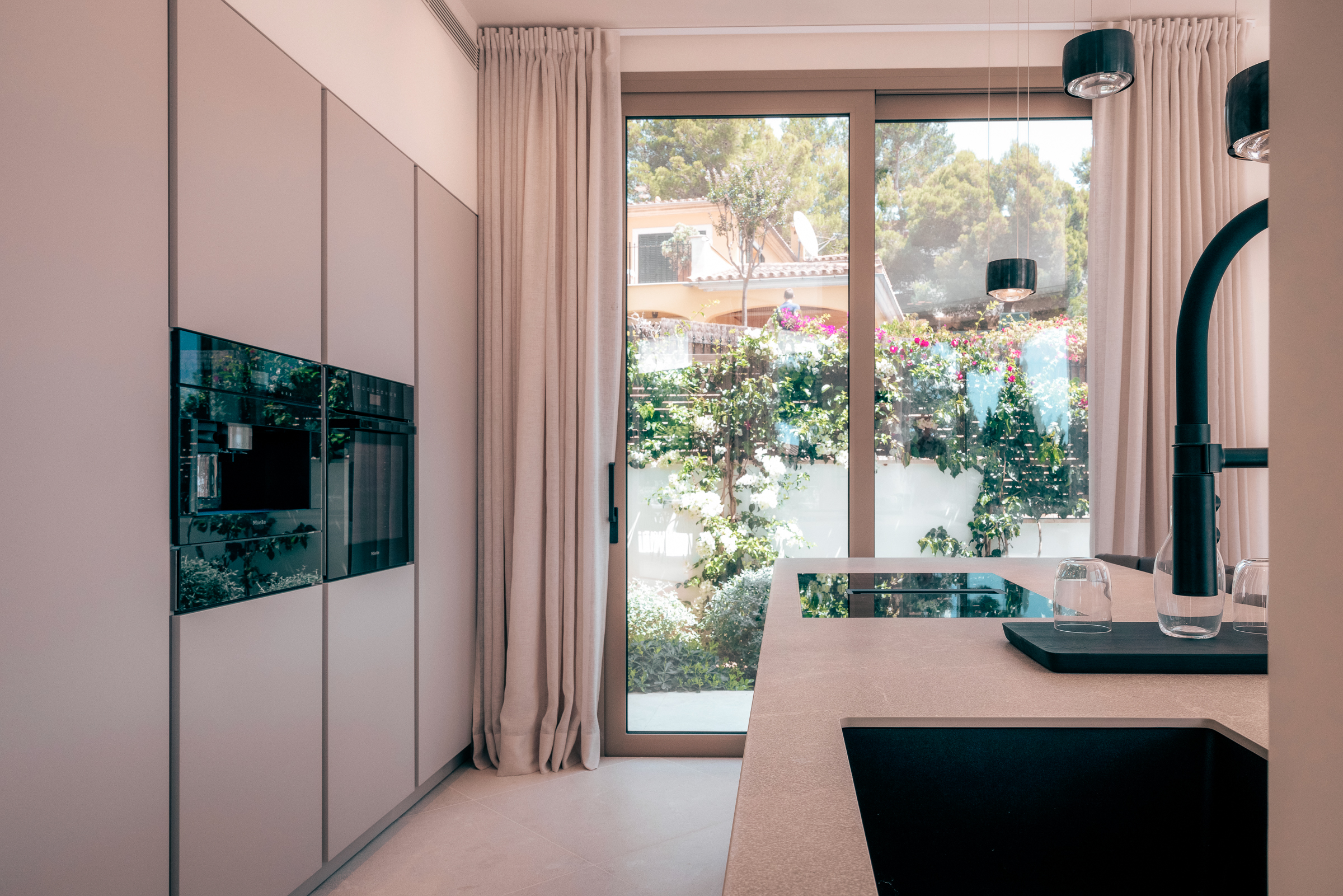 Elegant Villa 4-Bedroom in Bendinat with Sea Views and Pool — image 12