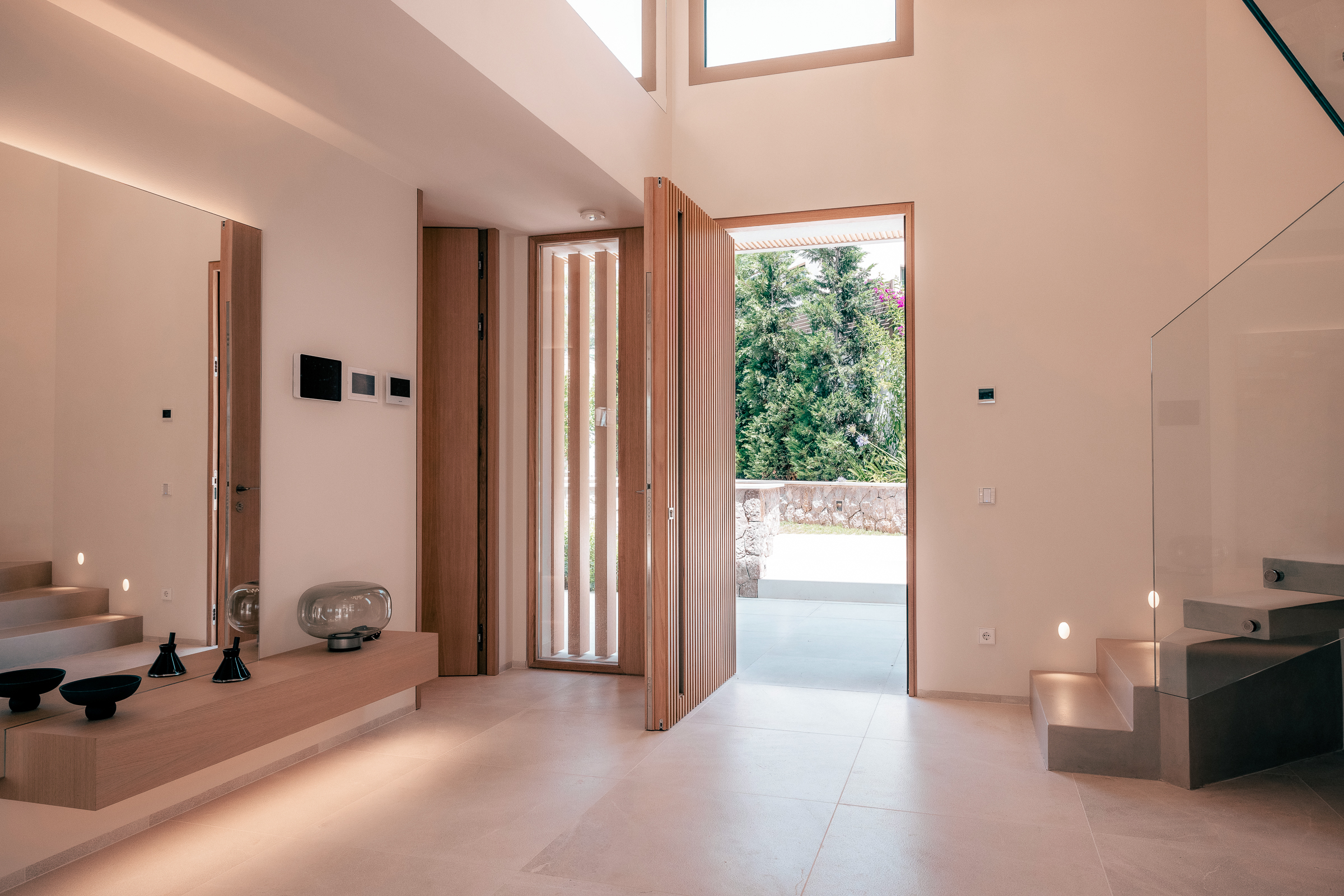 Elegant Villa 4-Bedroom in Bendinat with Sea Views and Pool — image 17