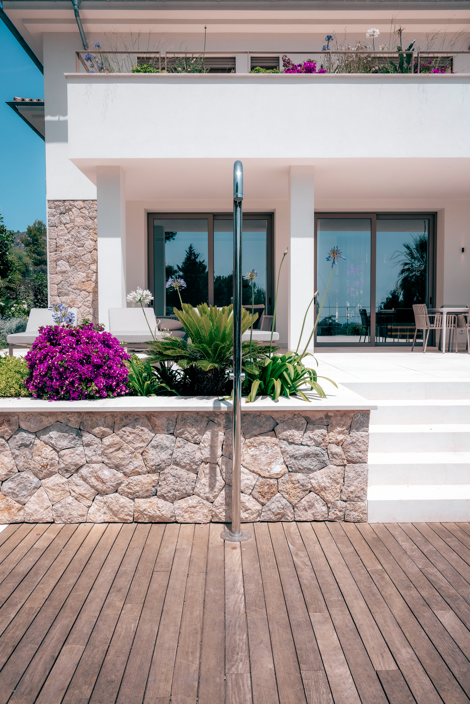 Elegant Villa 4-Bedroom in Bendinat with Sea Views and Pool — image 21