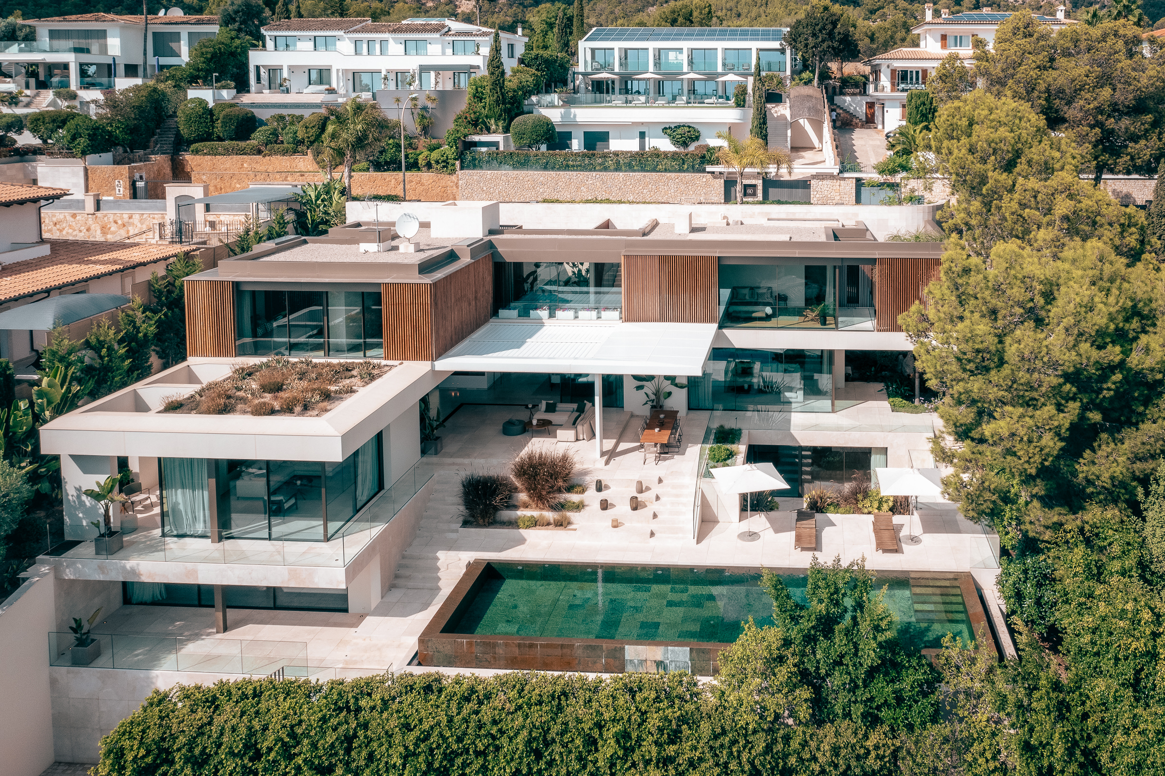 Stunning 5-Bedroom Villa in Bendinat with Sea Views and Pool — 1