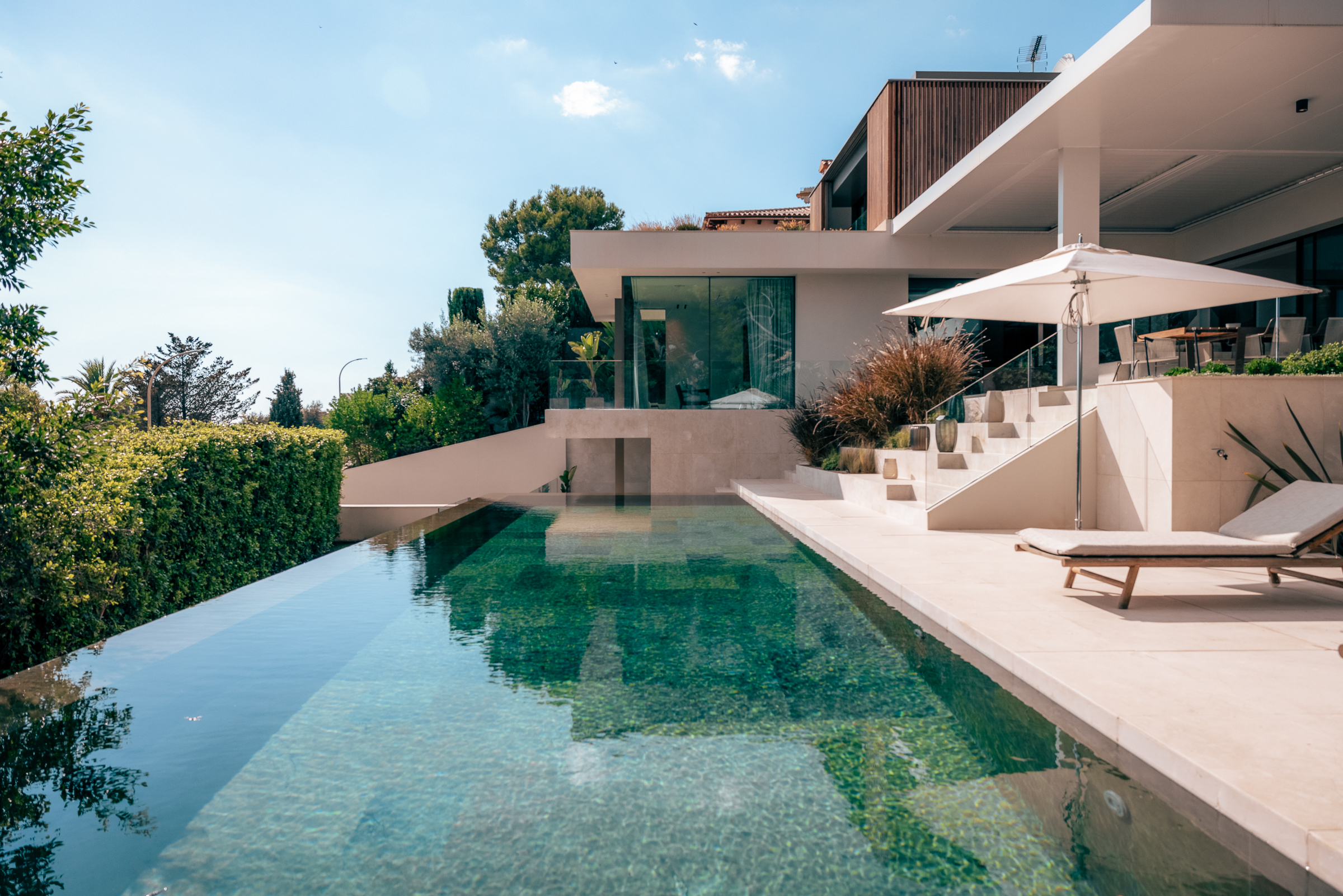 Stunning 5-Bedroom Villa in Bendinat with Sea Views and Pool — 3