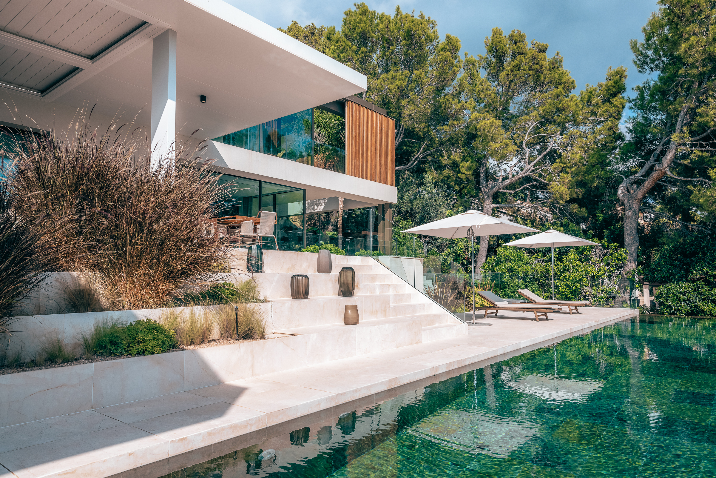 Stunning 5-Bedroom Villa in Bendinat with Sea Views and Pool — 4