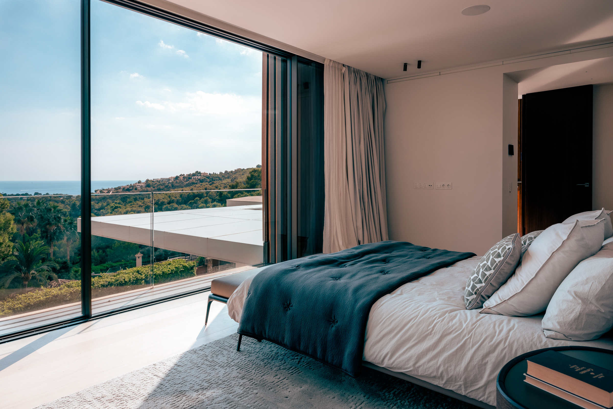 Stunning 5-Bedroom Villa in Bendinat with Sea Views and Pool — image 28