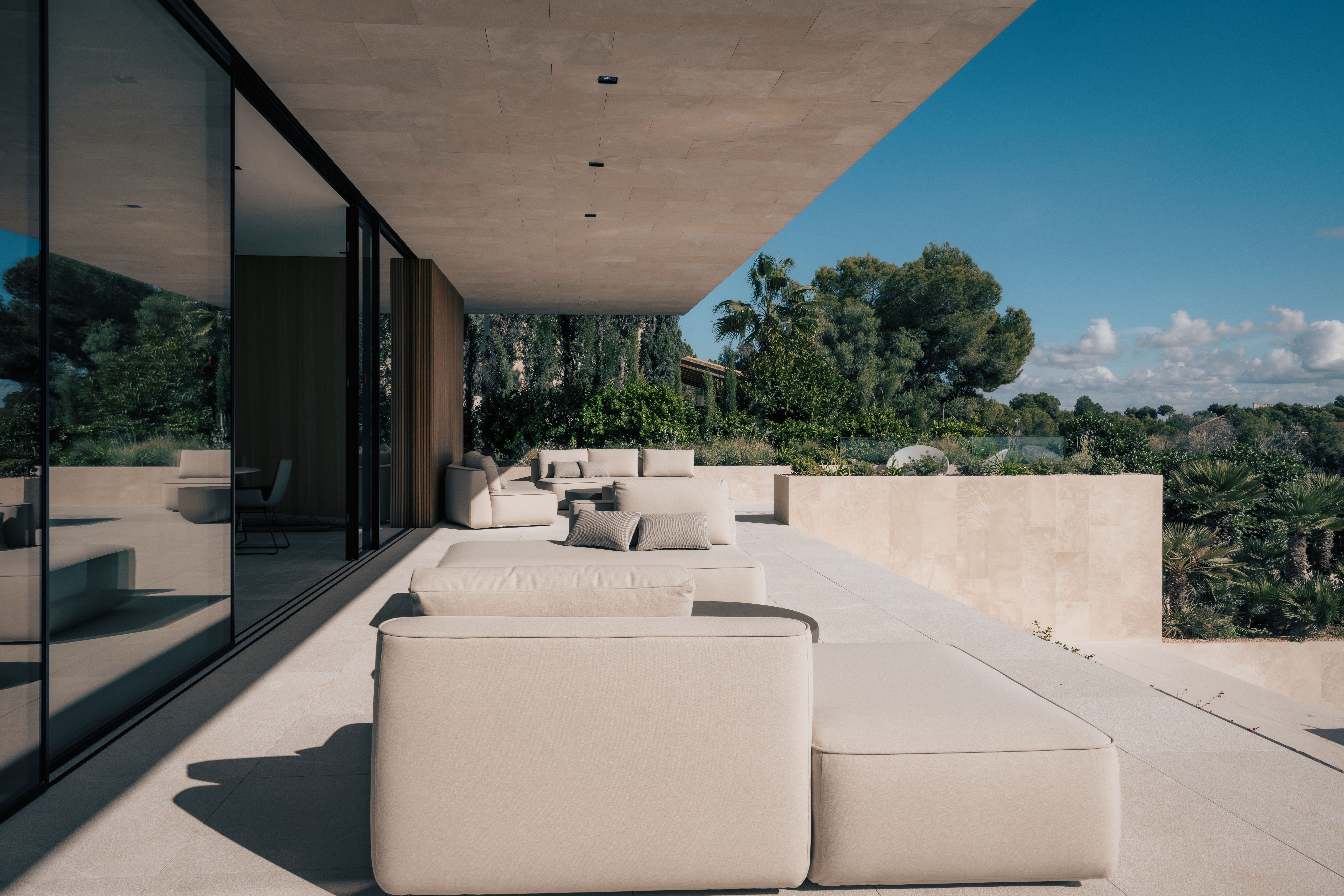 Luxury Villa in Bendinat Mallorca with Sea Views & Modern Mediterranean Design — 2