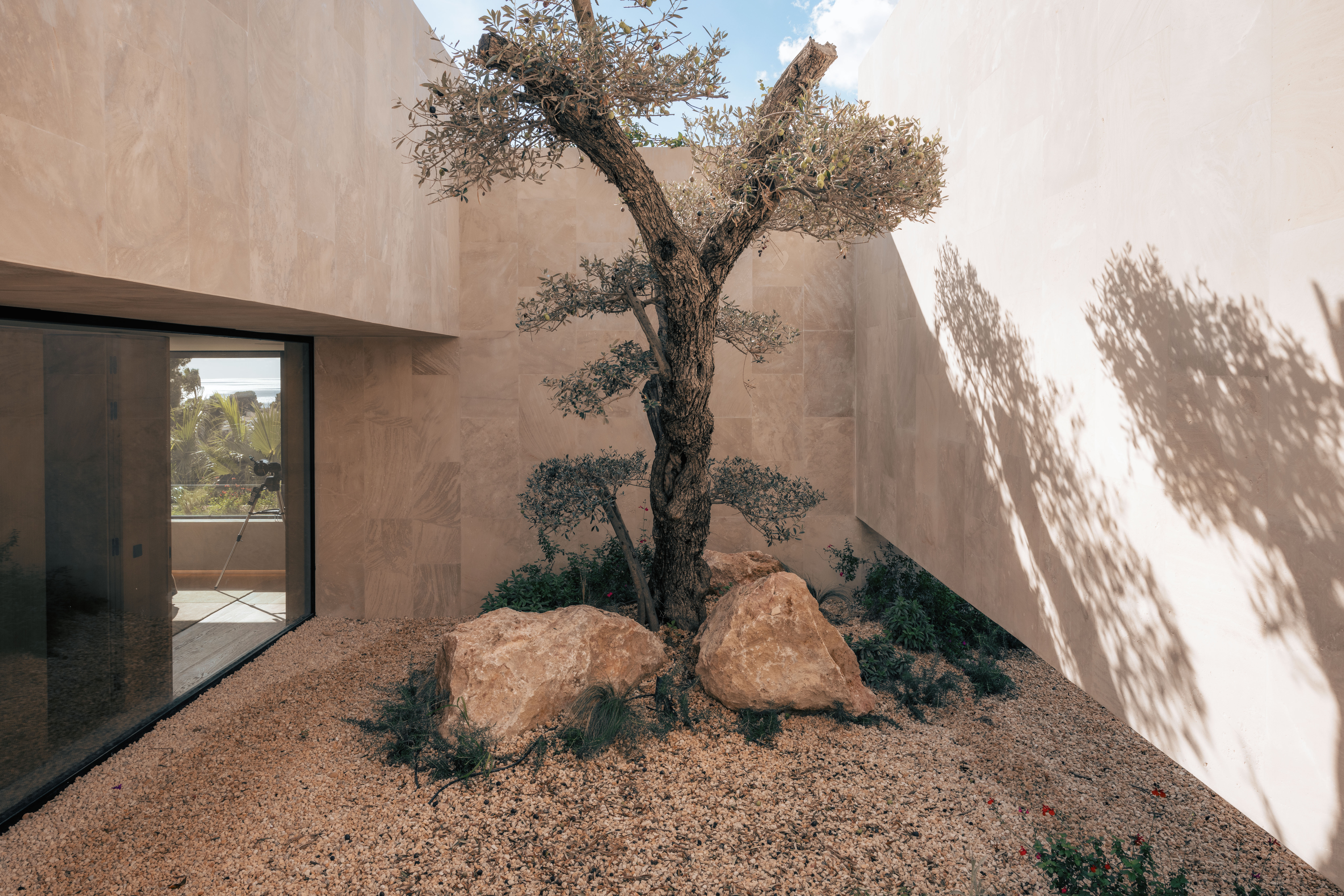 Luxury Villa in Bendinat Mallorca with Sea Views & Modern Mediterranean Design — image 17