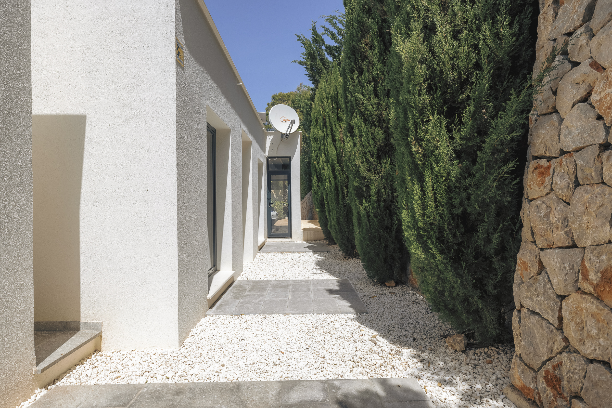Contemporary 4-Bedroom Villa in Cala Vinyes with Pool — image 23