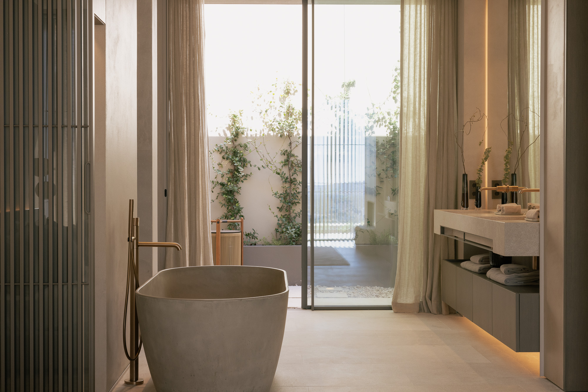 Elegant 5-Bedroom Villa in Costa den Blanes with Pool and Terrace — image 19